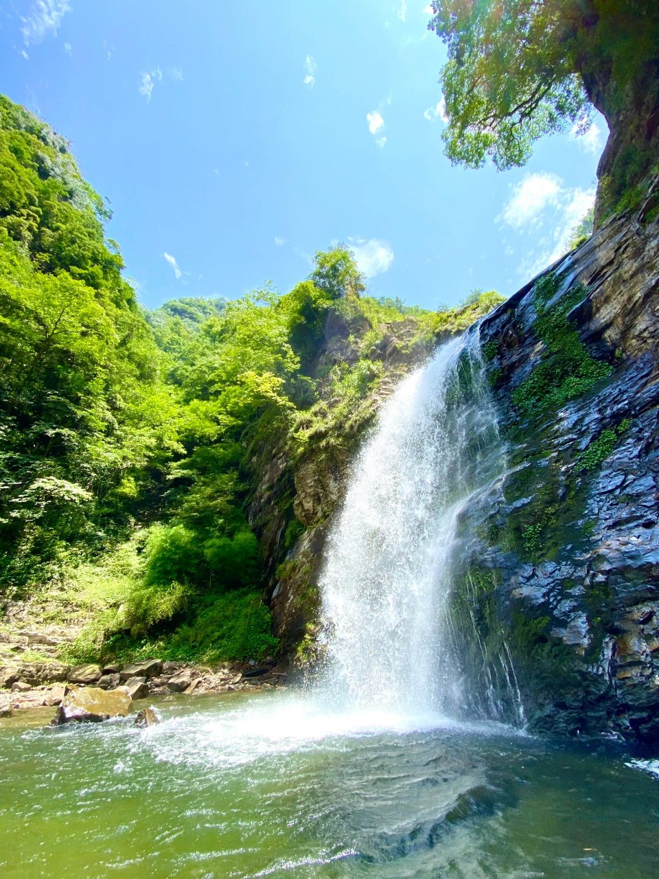 响水岩瀑布简介图片