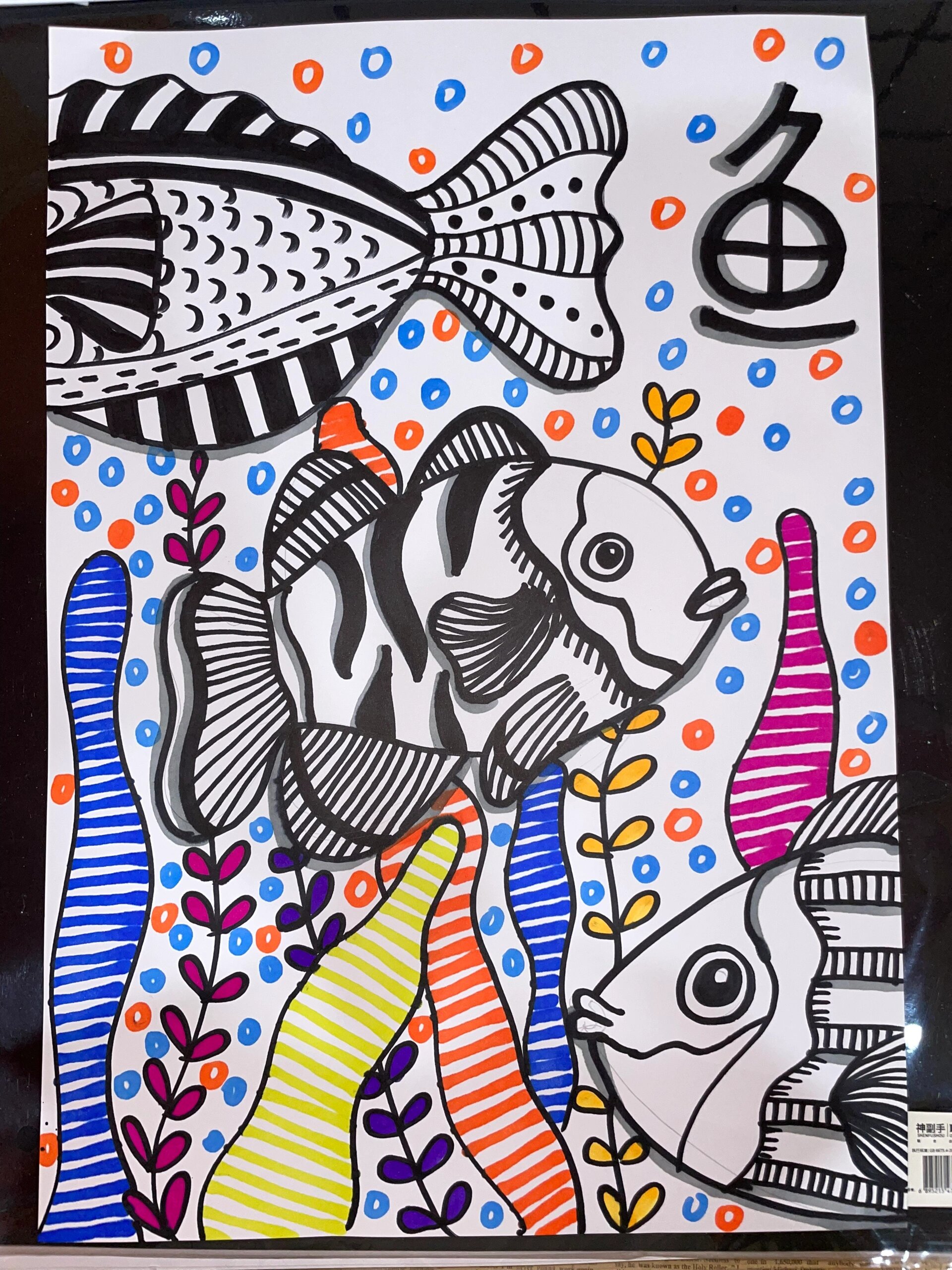 2,运用丰富的点线面描绘出不同的花纹组合,使作品丰富活泼,充满黑白