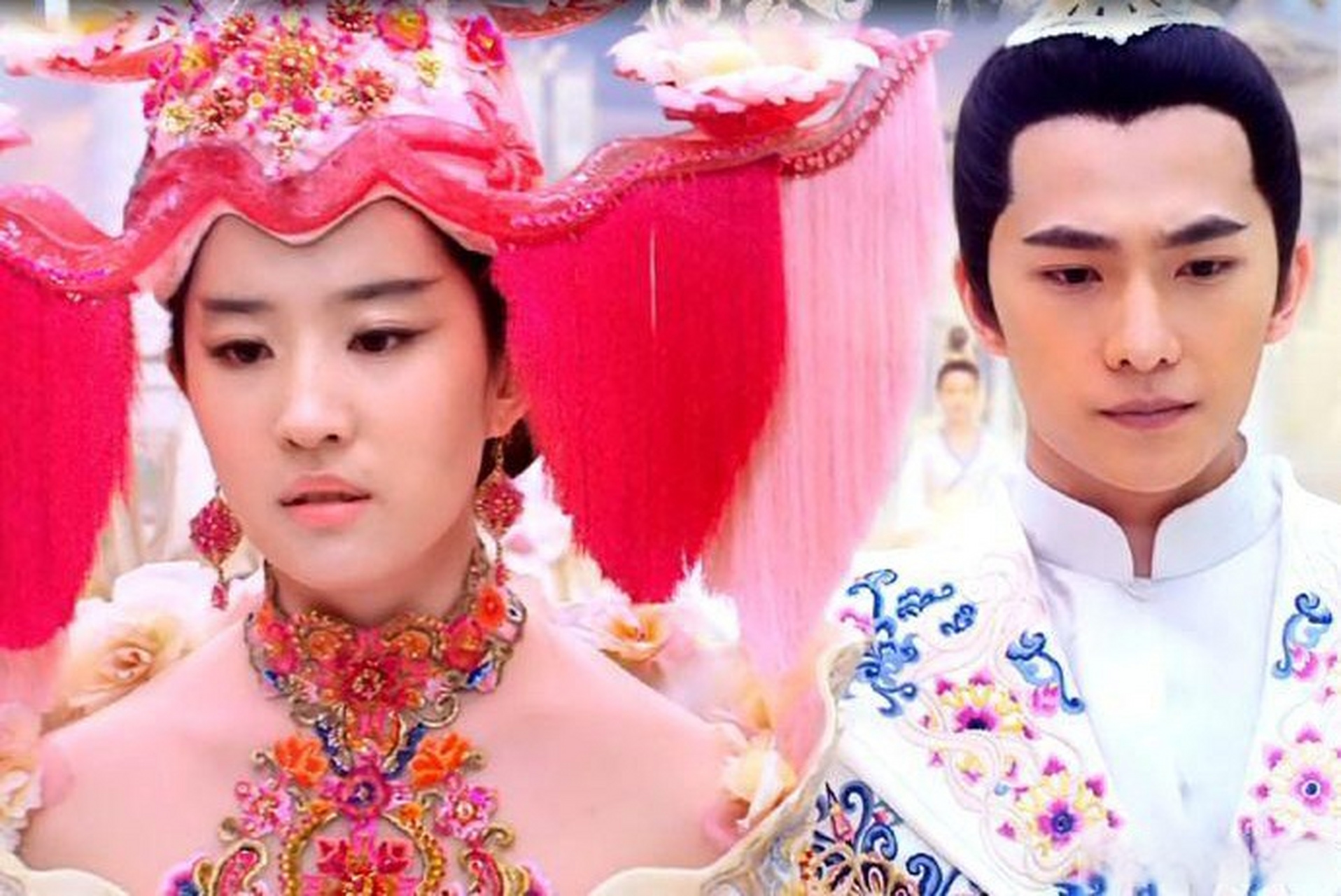 刘亦菲杨洋这个婚服放在整个仙侠届都是炸裂的存在,好像头顶着粉色