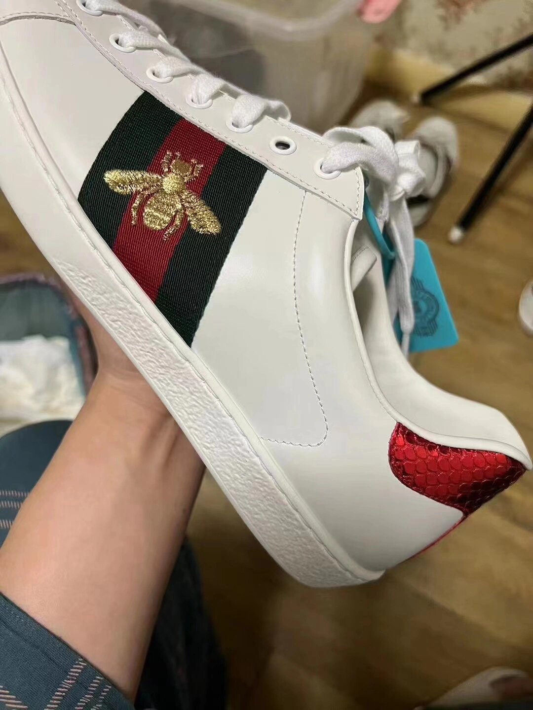 gucci蜜蜂小白鞋真假鉴定方法