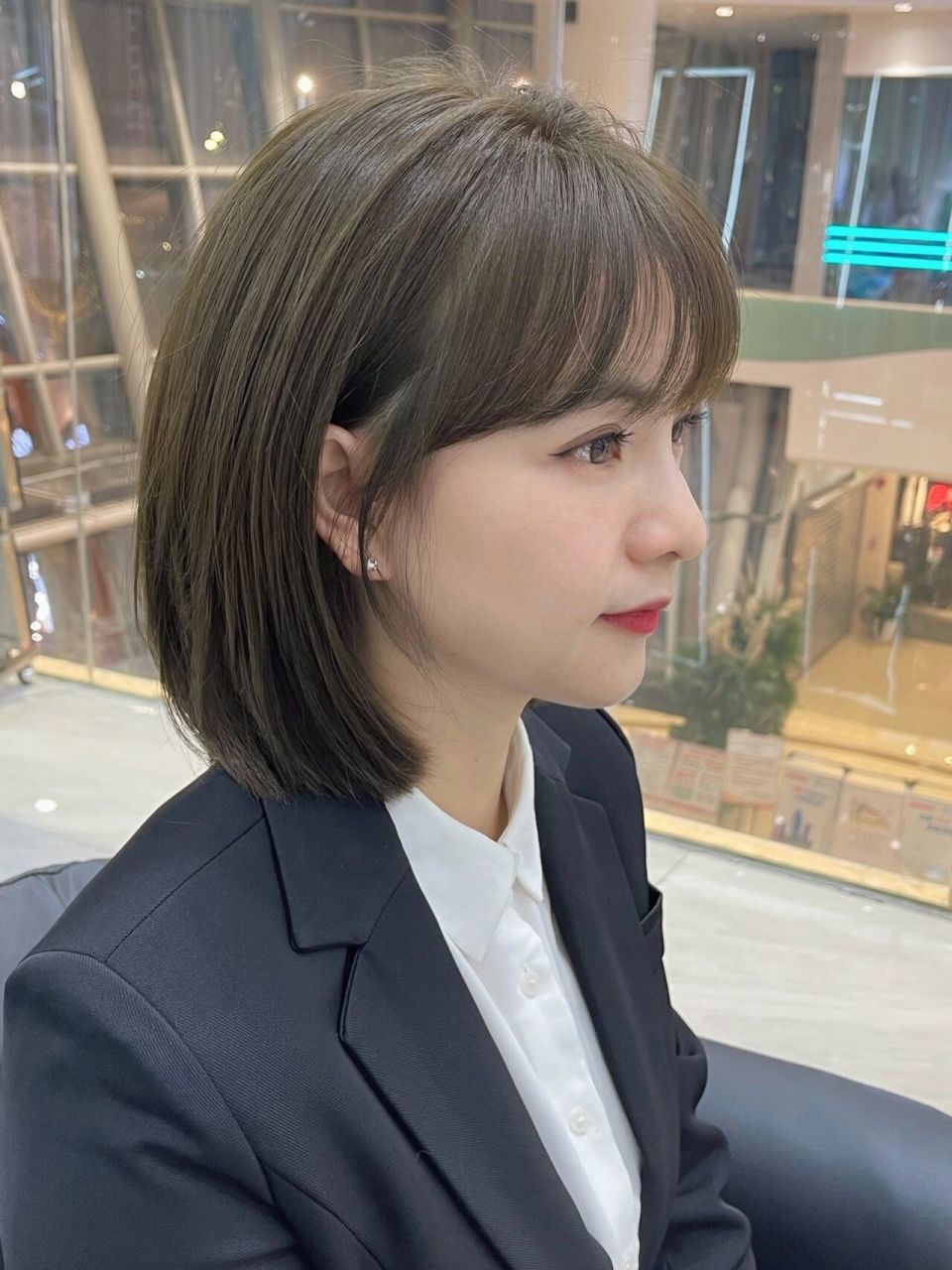 青灰色短发 新年新发型,发型师推荐的青灰色,听说小红书上很火嘛,穿着