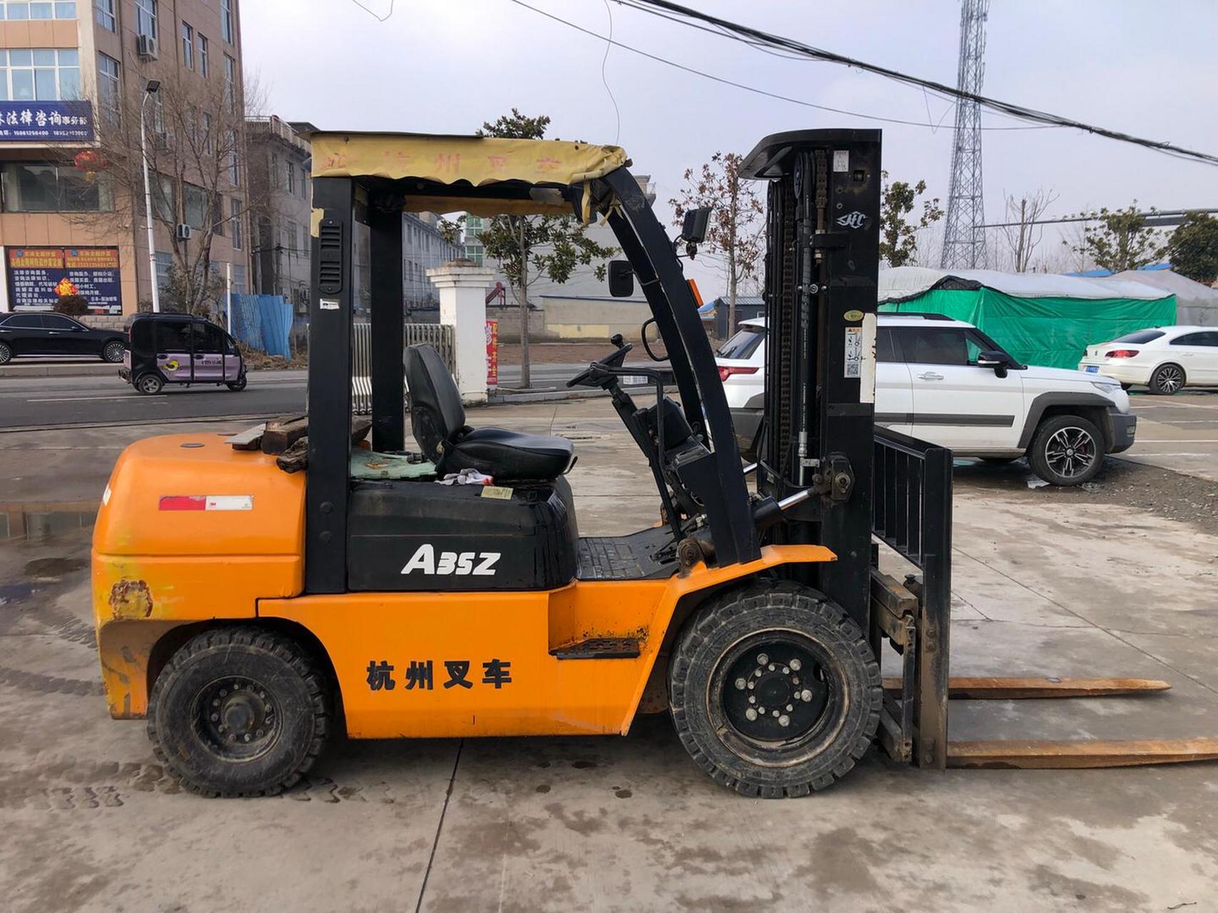 自己出租的车18年的,杭叉a35z升高四米五,三节门架带中缸,带原厂侧移