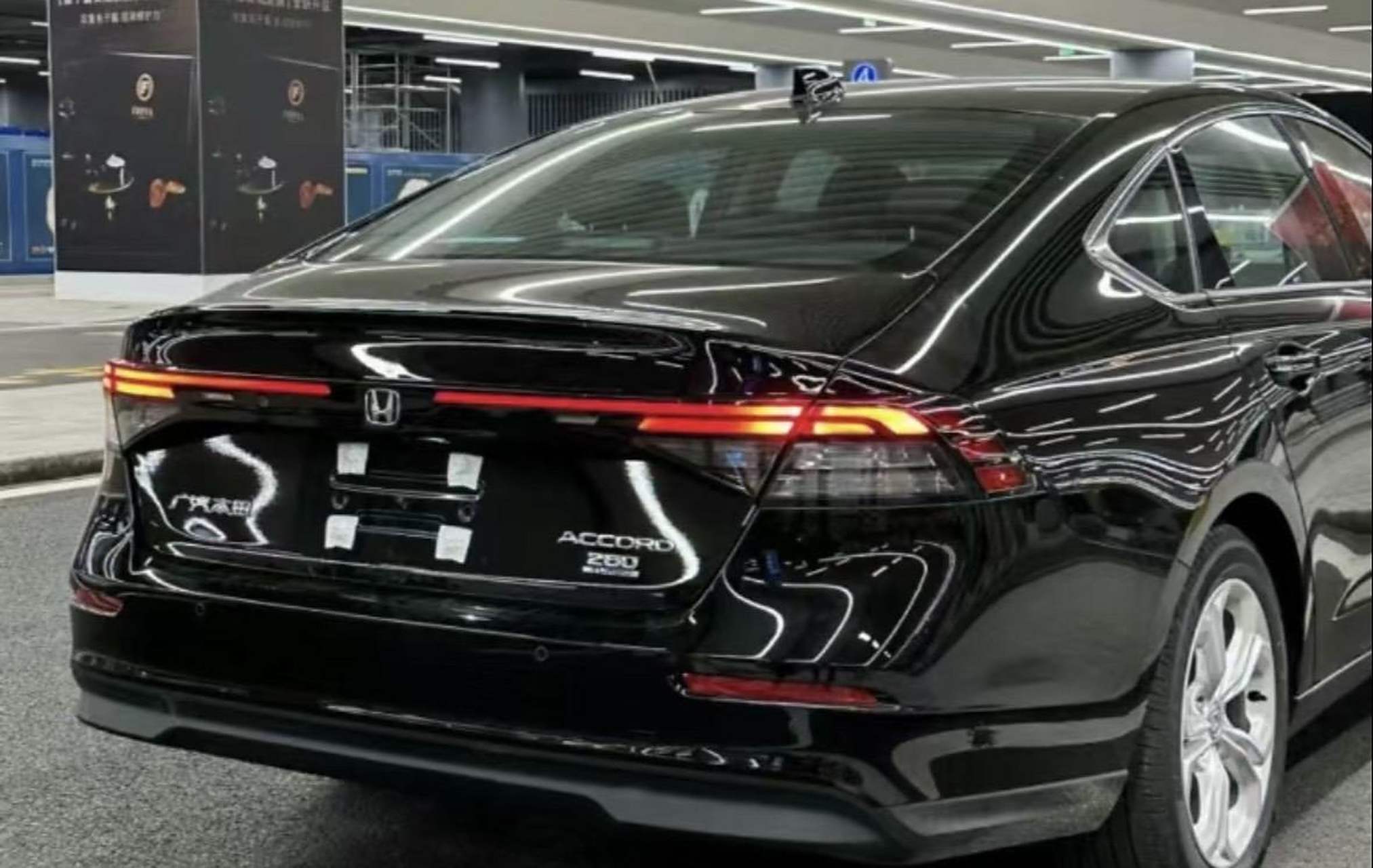 本田雅阁260智享版落地价:17.