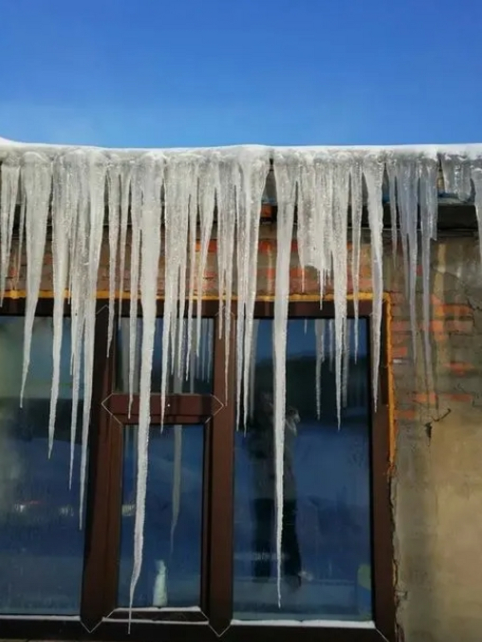 冰溜子图片 冰锥也叫作冰溜子,冰锥子,冰柱.