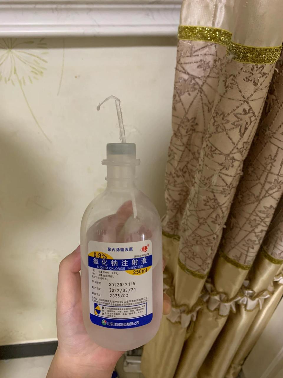 没有注射器  生理盐水怎么打开和保存 下班去买了生理盐水 用来湿敷