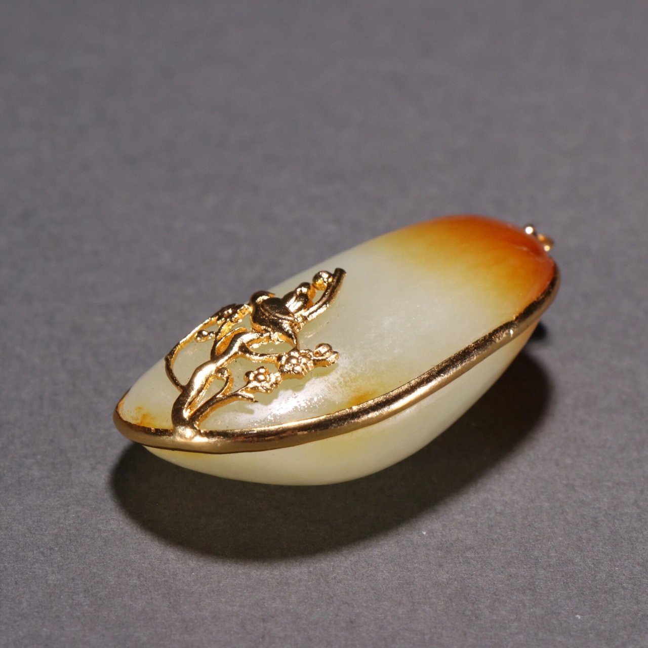 回流 和田玉包金挂坠 规格:高5.3㎝宽2.9㎝厚1.7㎝重40g