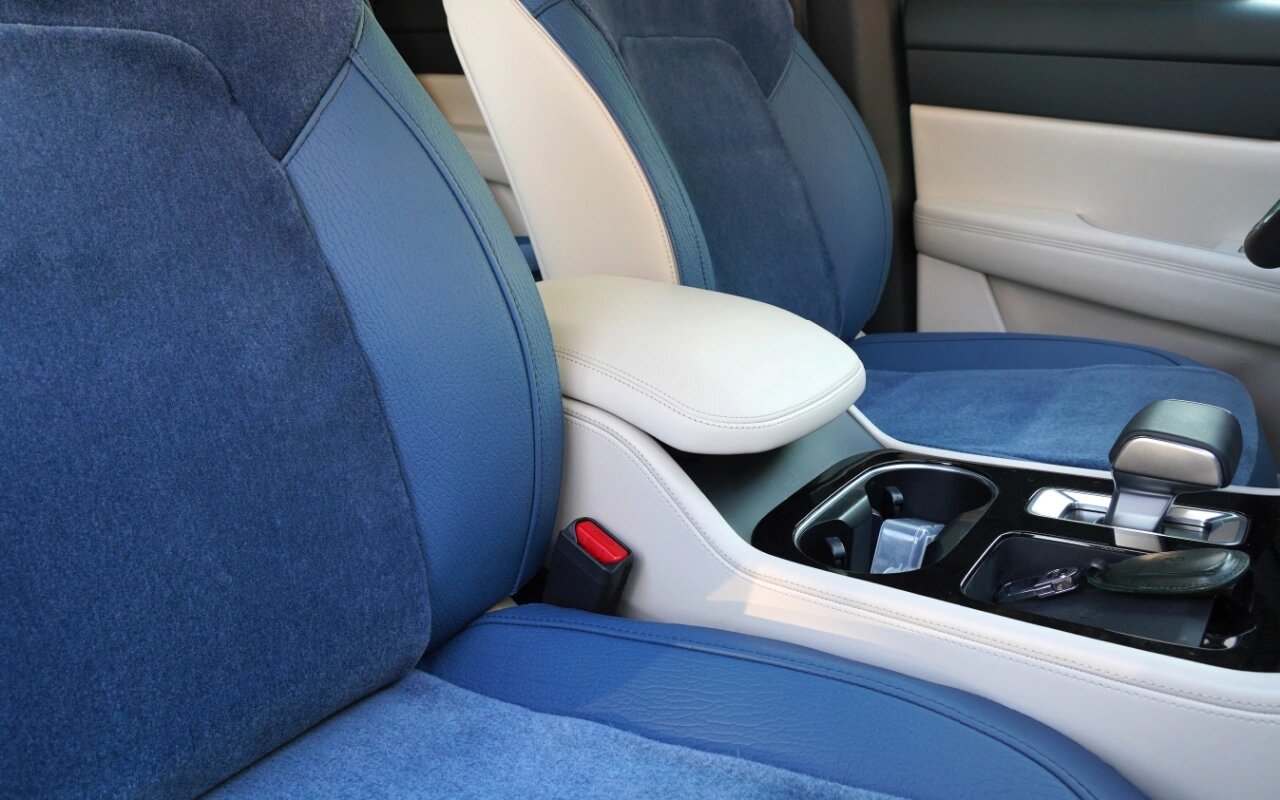 座椅侧气囊,英文为side airbag,简称sab