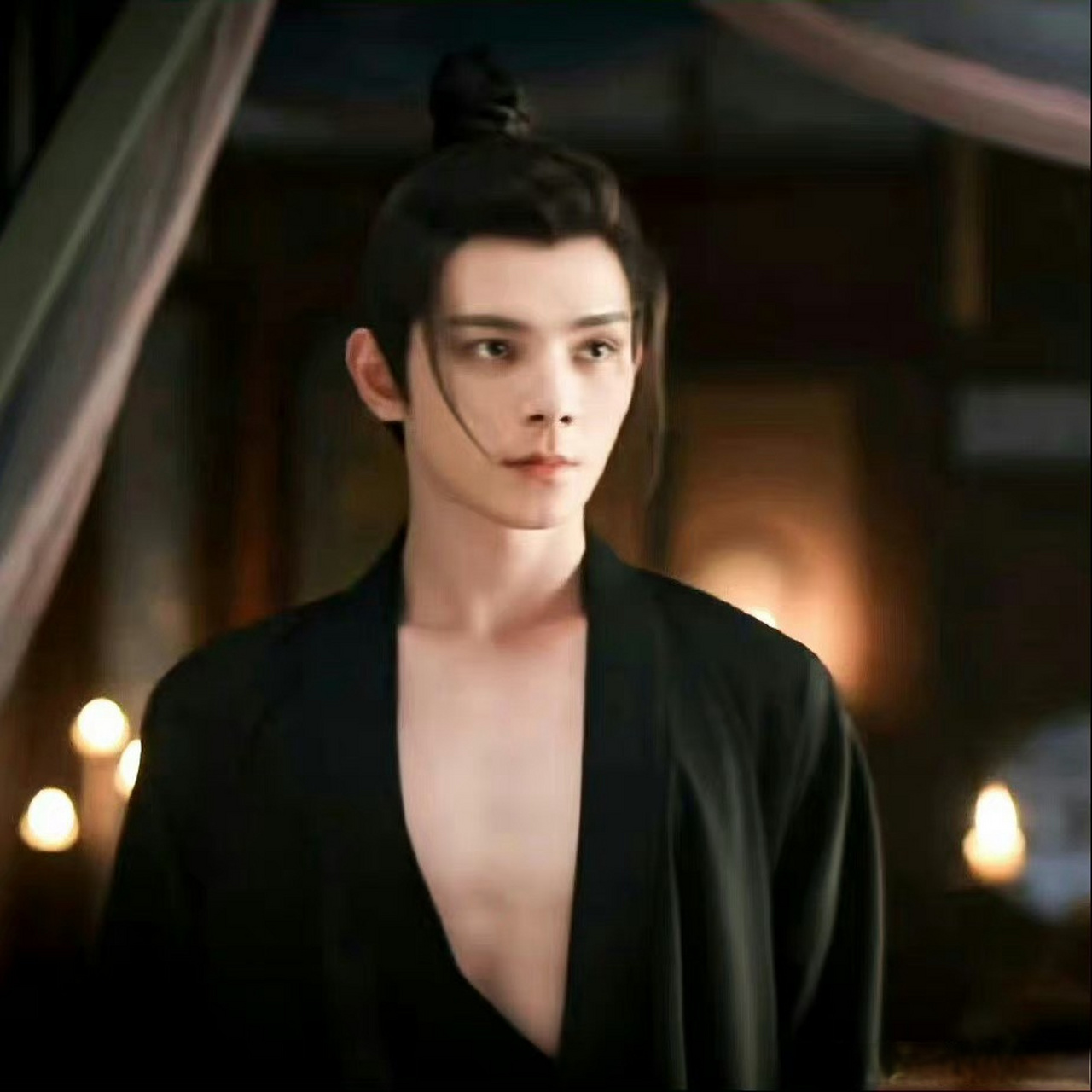 何昶希新剧边演边reaction##春闺梦里人鬼白看戏自带表情包#感觉看剧