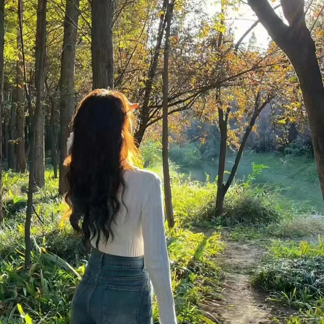 霸气高冷背影图片女