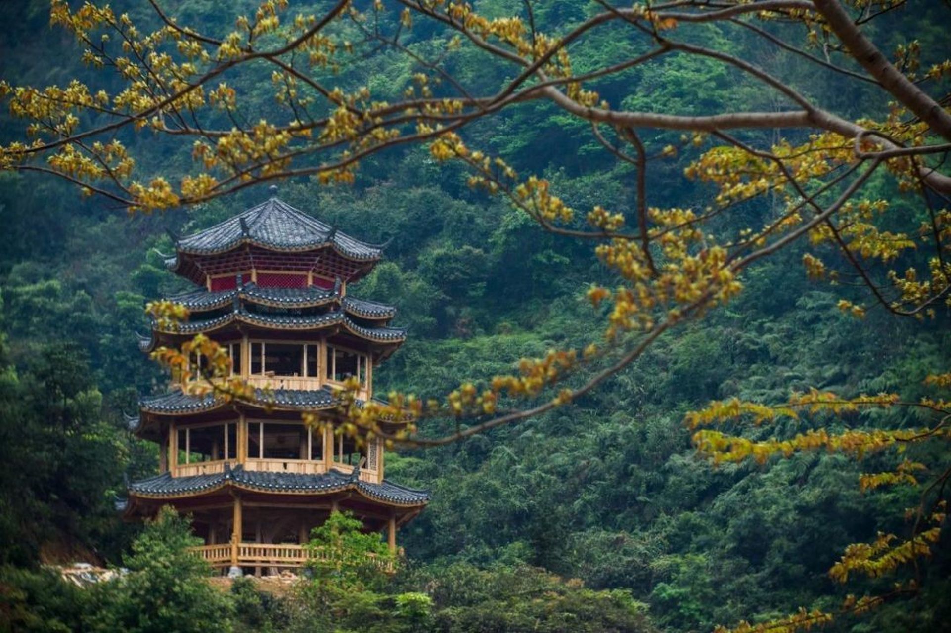 水锦顺庄旅游景区位于广西南宁市马山县古零镇 ,为国家aaaa级旅游景区
