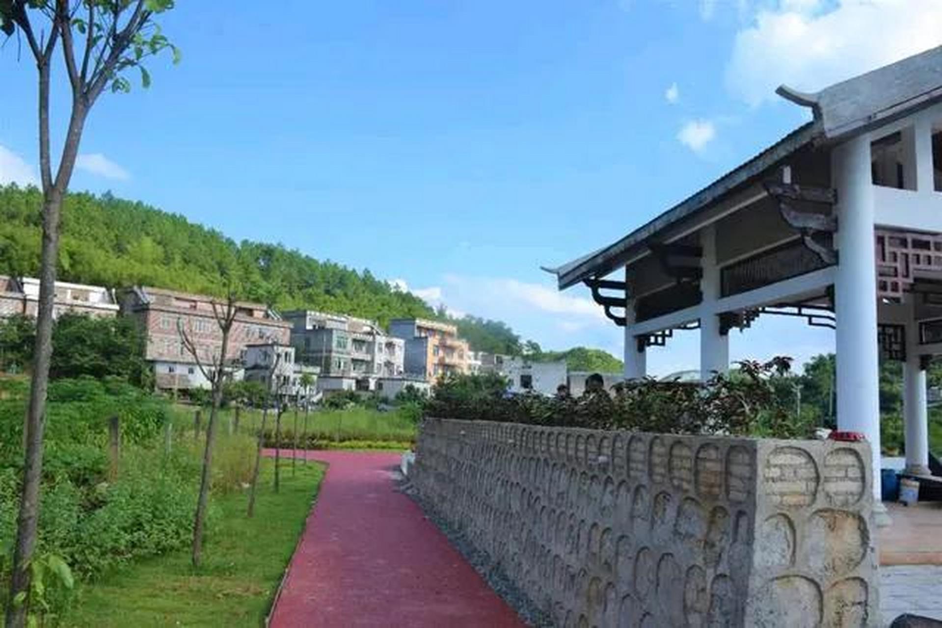 藤州镇,藤县辖镇.县人民政府驻地.位于县境东南部.