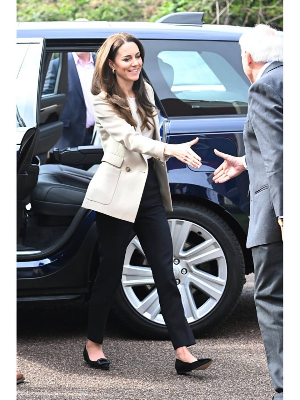 英国威尔士王妃凯瑟琳的日常穿搭 威尔士王妃凯瑟琳身穿白色 reiss