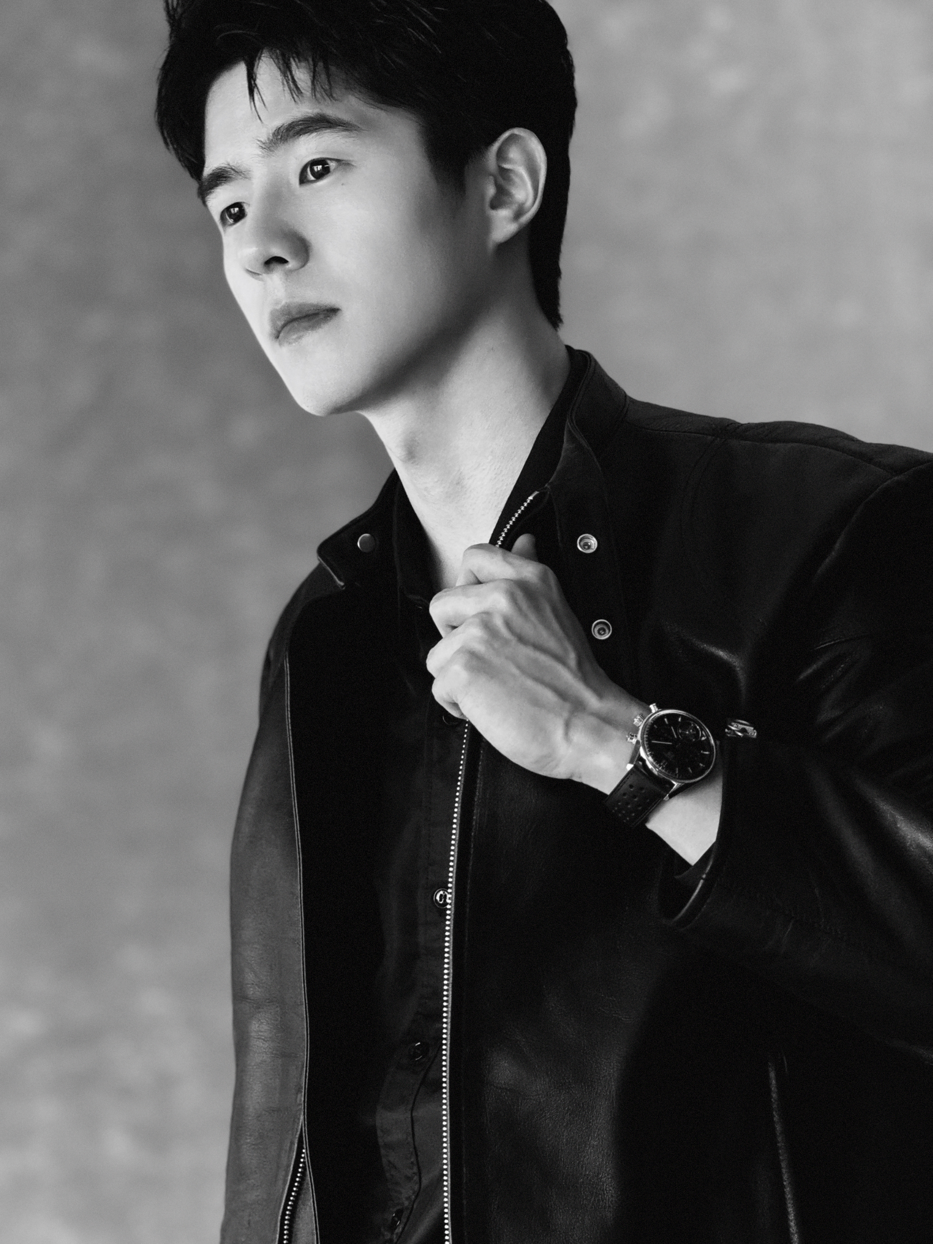 褶皱光影,锋芒游走在冷冽与灼烫之间.刘昊然turbo