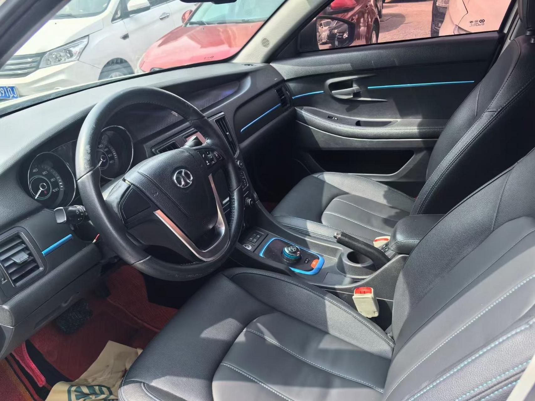 19年早产北汽eu400新能源电动,300多公里续航,1 毛每公里, 审车保险