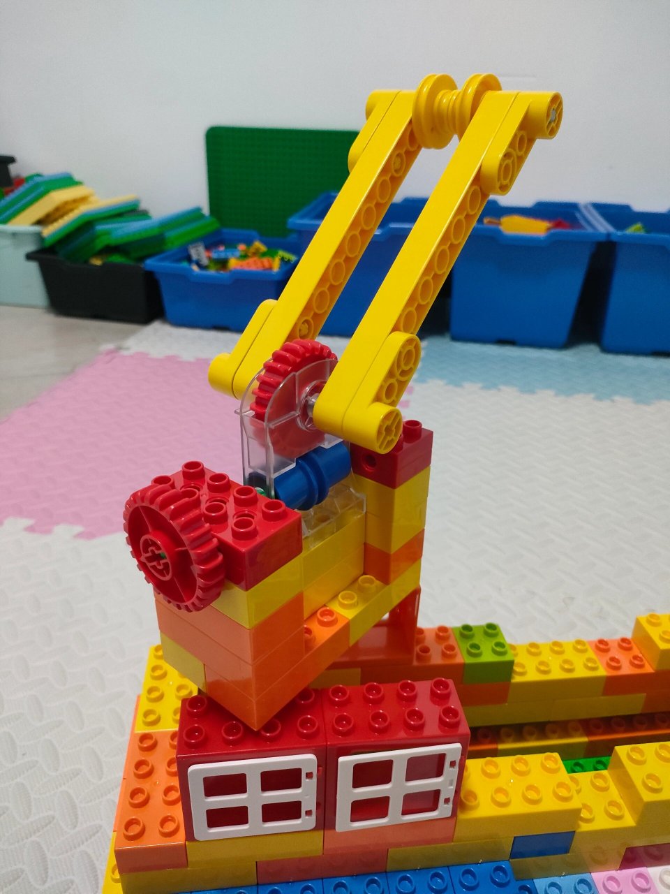 2.学习蜗轮蜗杆机构. 3.搭建一辆导弹发射车.#乐高