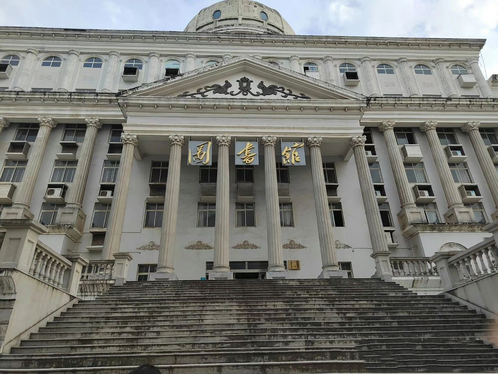 荆州职业技术学院 荆州职业技术学院是经湖北省人民政府批准,国家教育