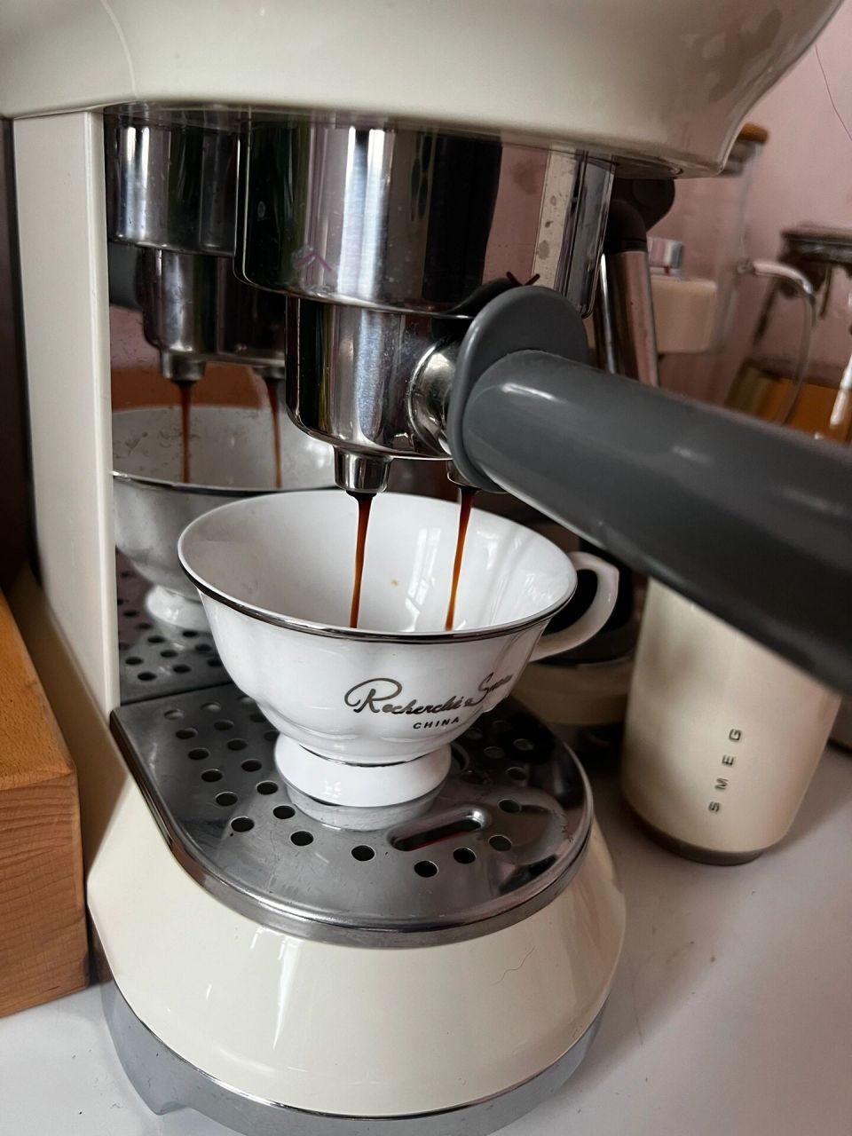 smeg咖啡机磨豆机 每一天早晨都被浓香的咖啡味唤醒大脑,又是smeg