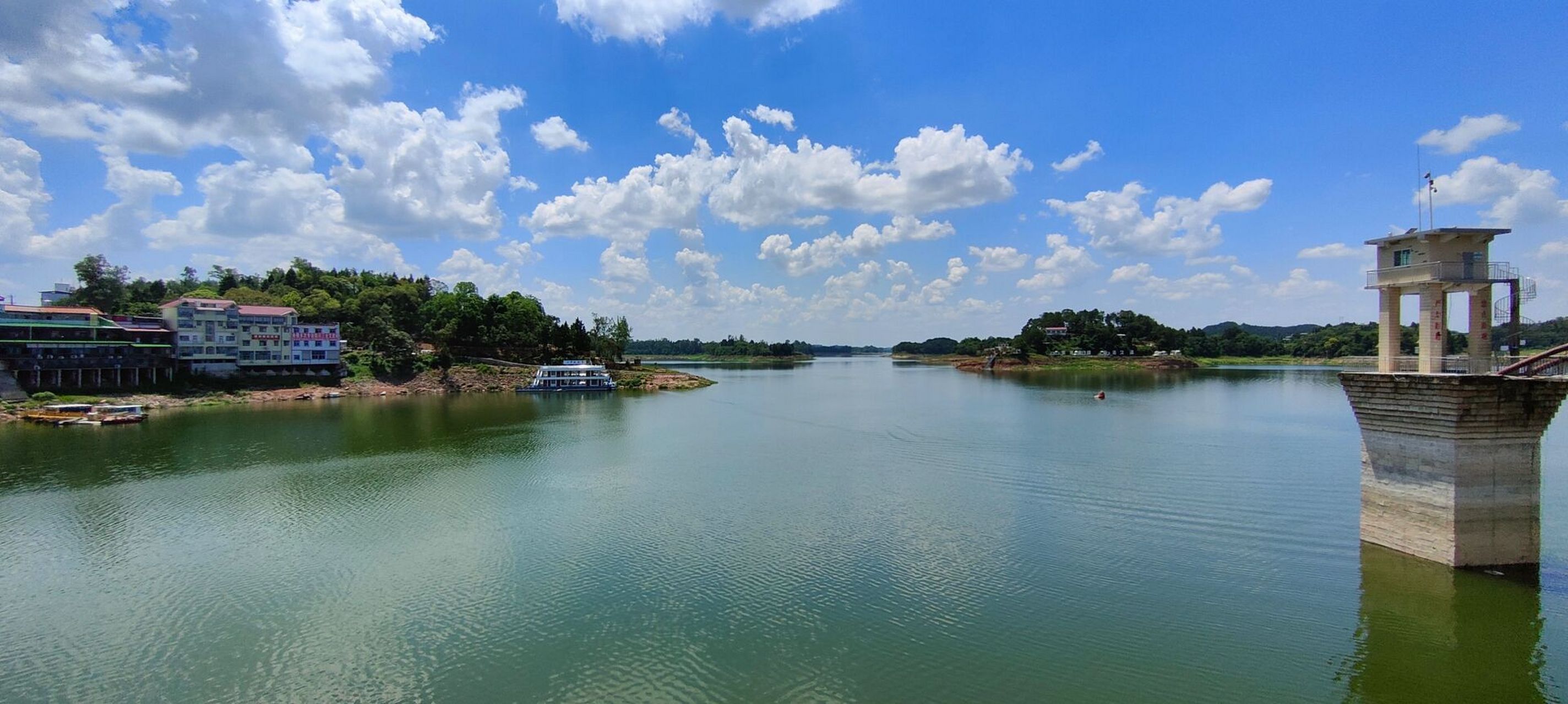绵阳三台鲁班湖(水库) 顶着炎炎烈日骑了一百多公里到达这里,犹豫是