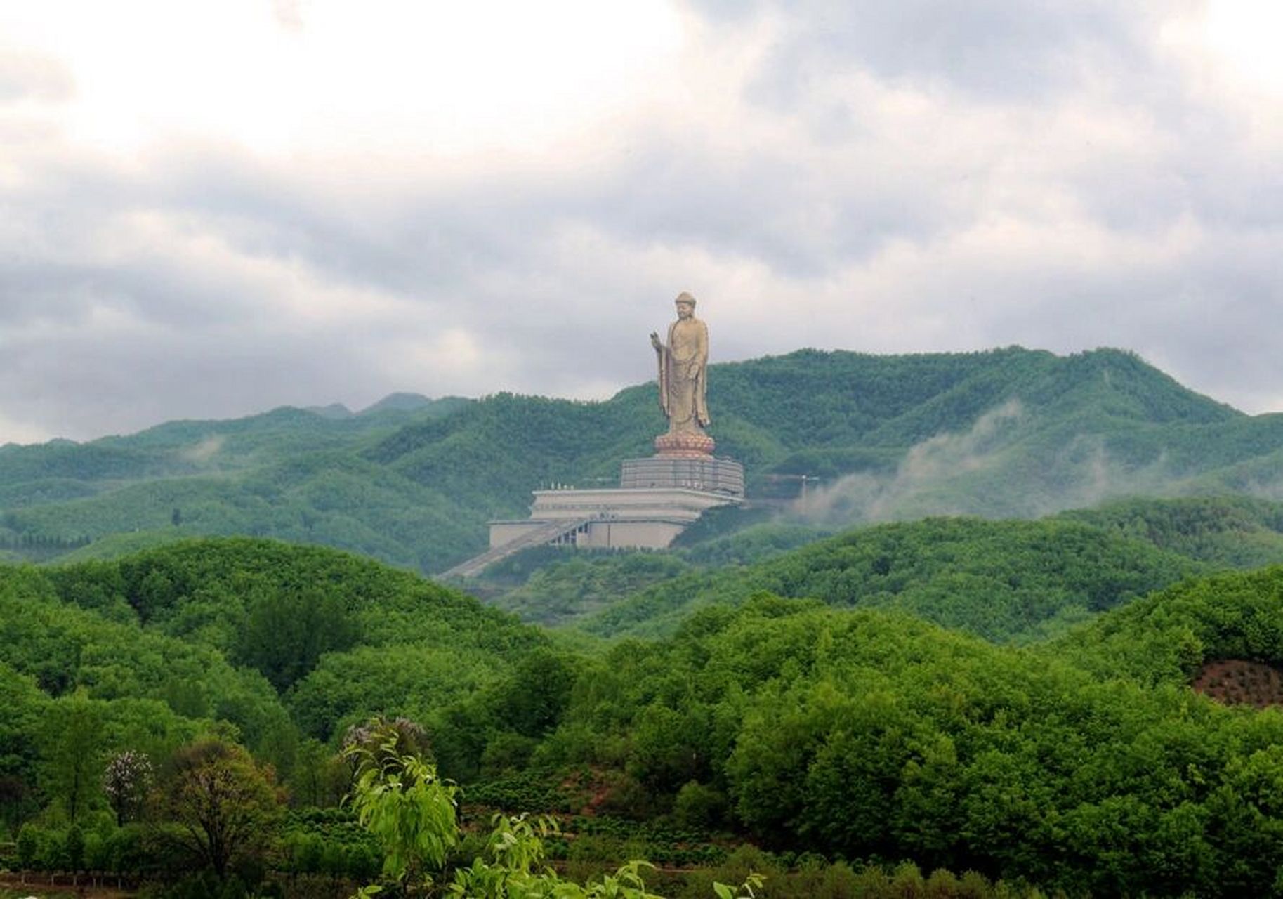 鲁山县景点 中国1312个县景点——鲁山县 中原大佛 尧山景区  墨子