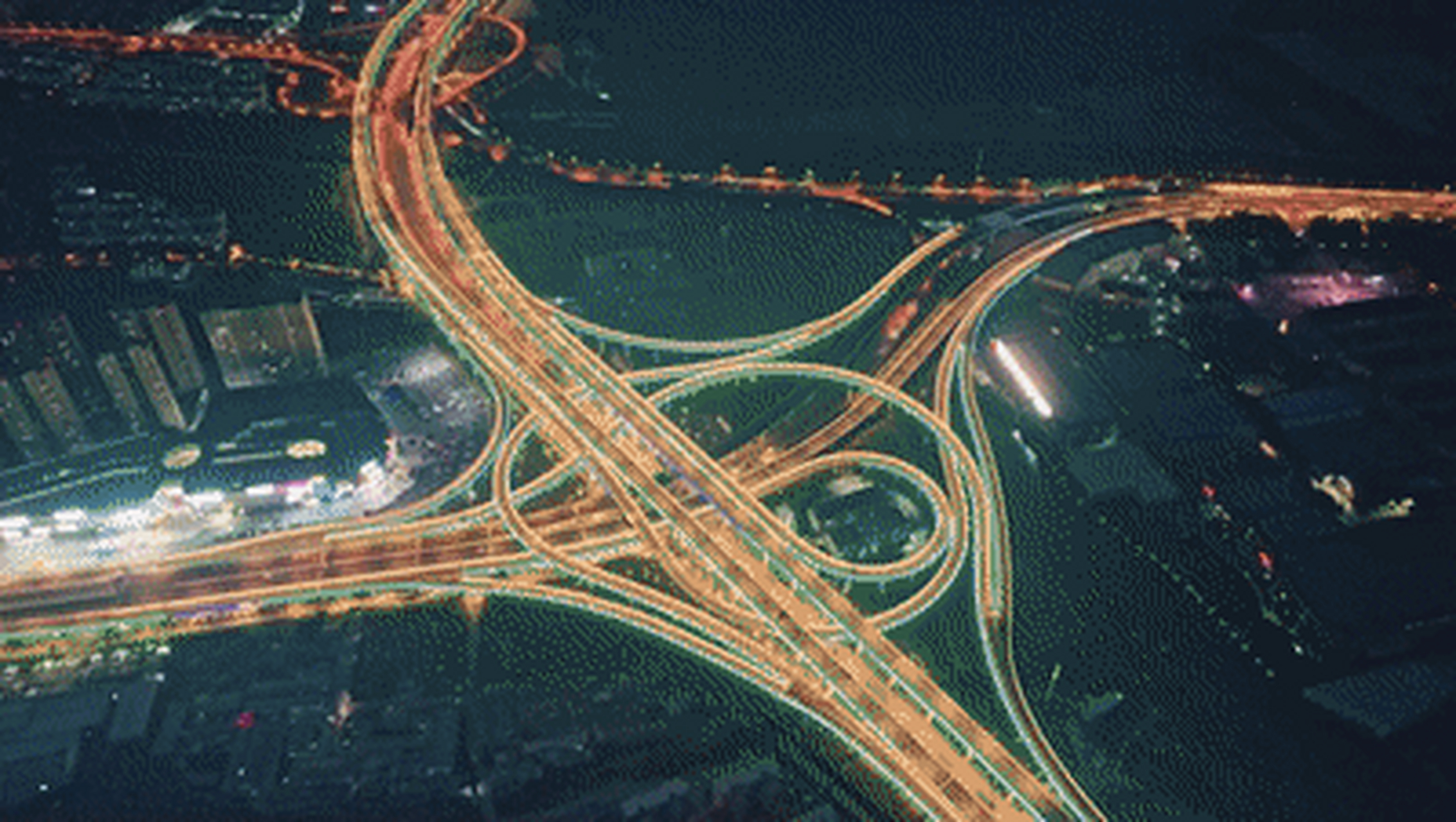 近日,越牛新闻航拍了这一快速路段的夜景,通衢大道,灯光璀璨,让人心荡