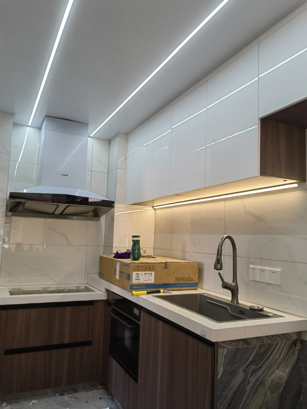 厨房集成吊顶如何安装线型灯分解详图 厨房集成吊顶如何安装线型灯