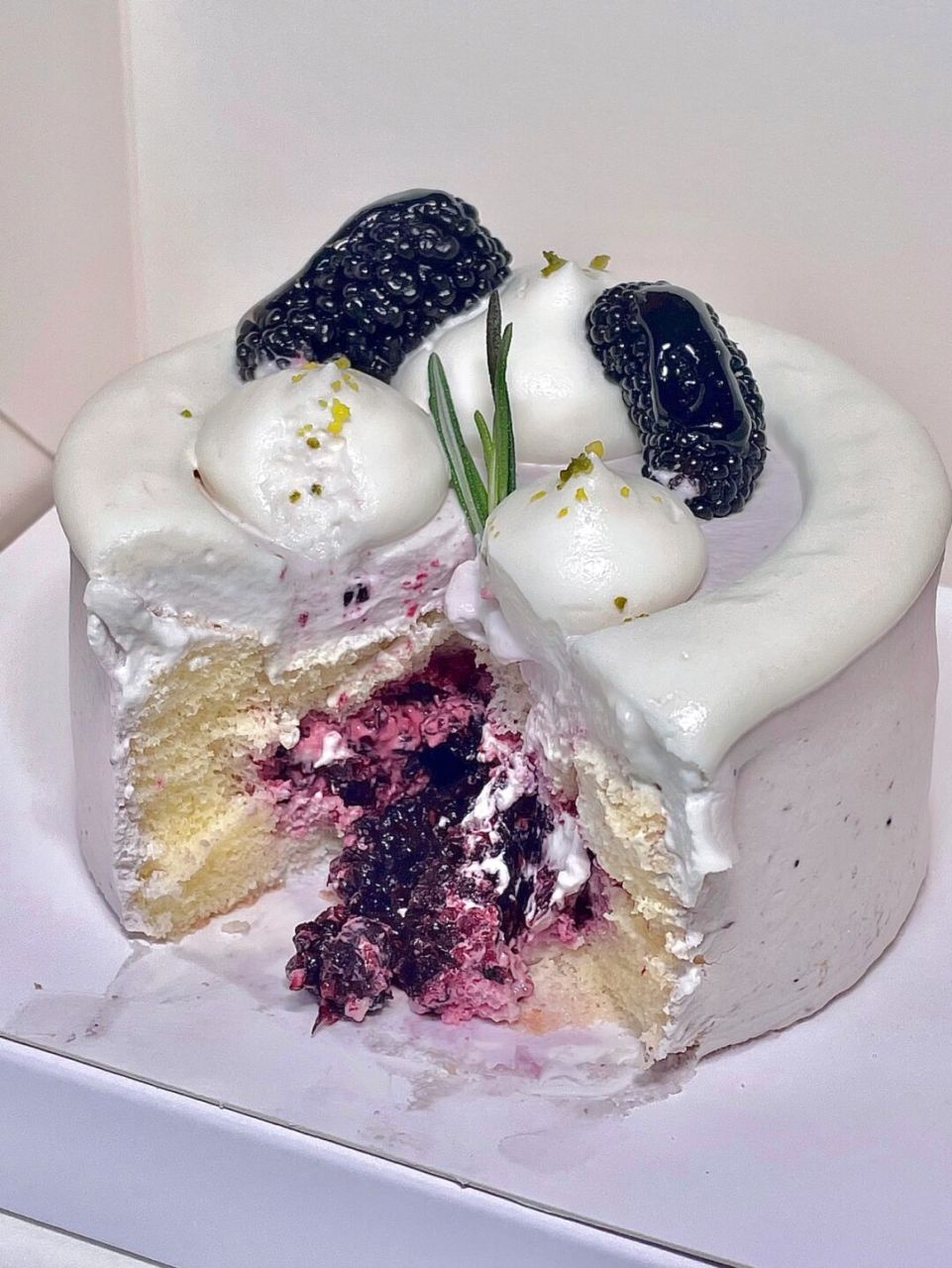 事实证明喜茶lab蛋糕只有更好吃没有zui好吃 托朋友的福抢到了最新出