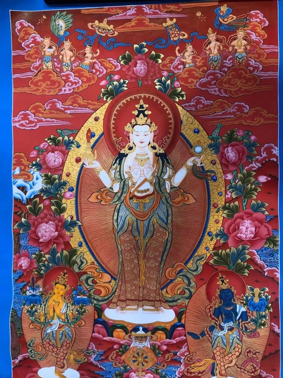 尺寸60×45,纯手工绘制,开脸端庄大方,四臂观音为藏传佛教唐卡里最