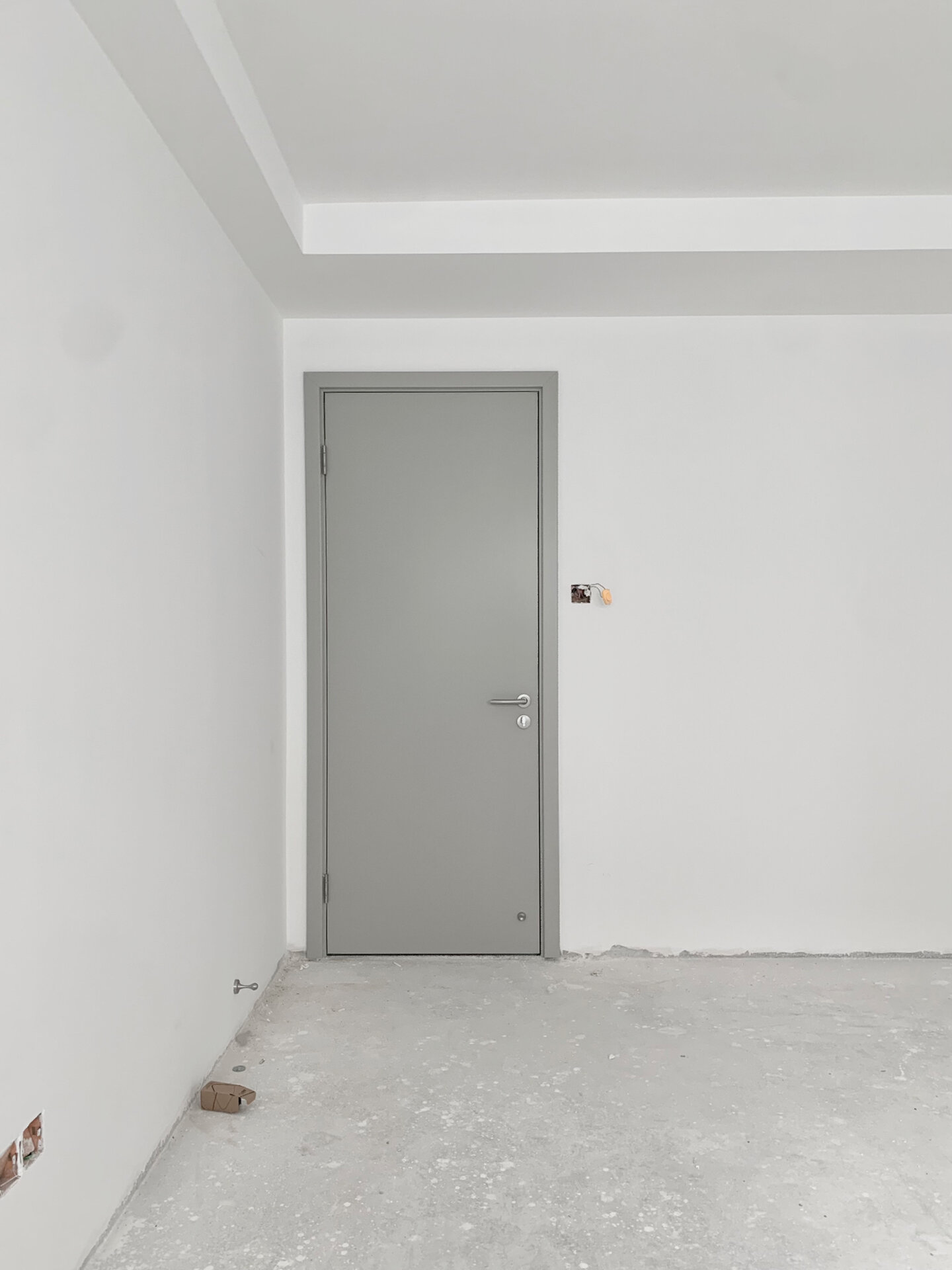 tata羽灰色木门安全下车 当初在选择房门颜色时候最怕光线原因导致