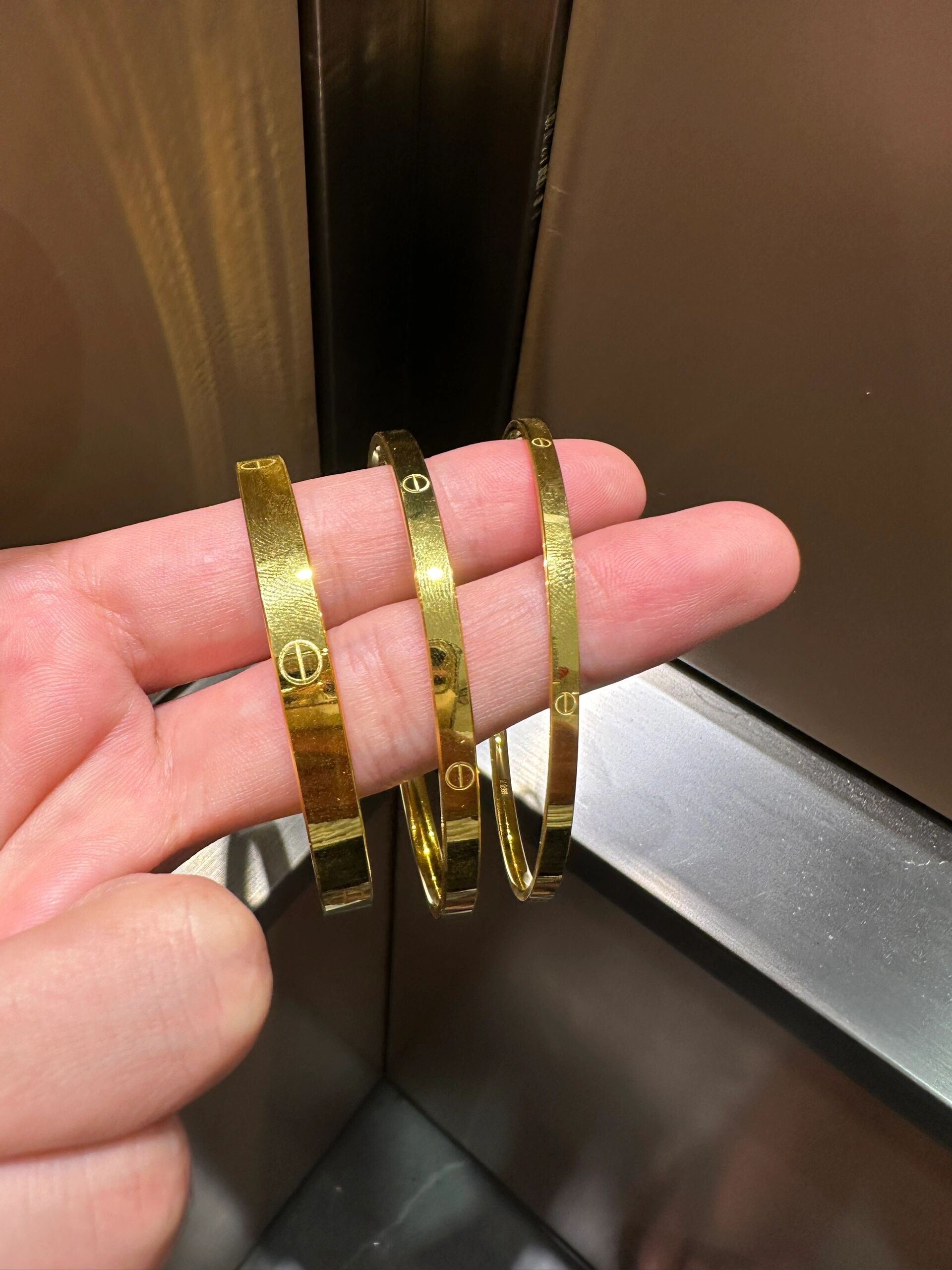 黄金卡家手镯!卡地亚款推荐 3mm 4mm 6mm卡镯,空心,金重在6-9克左右