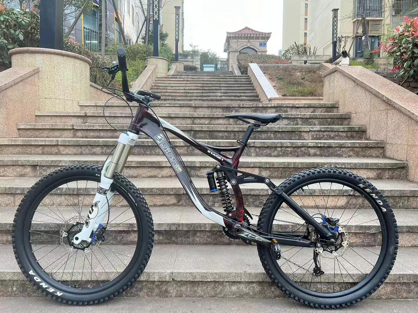 巴西狗软尾山地车,10速油碟刹,禧玛诺变速刹车,zee牙盘,fox36前叉,fox