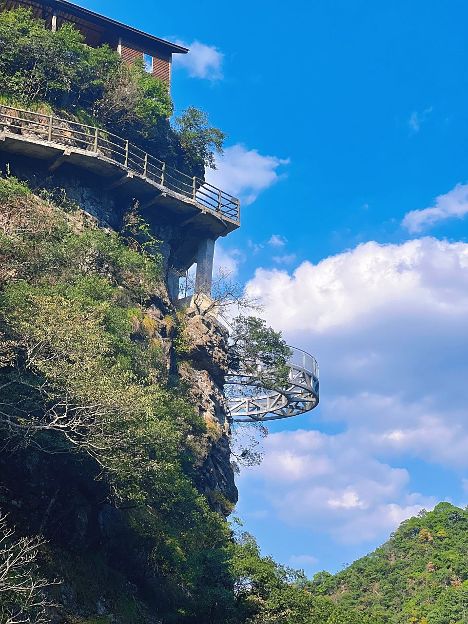 "江南小九寨"武义牛头山9672一日游 96牛头山被誉为"金华八婺第