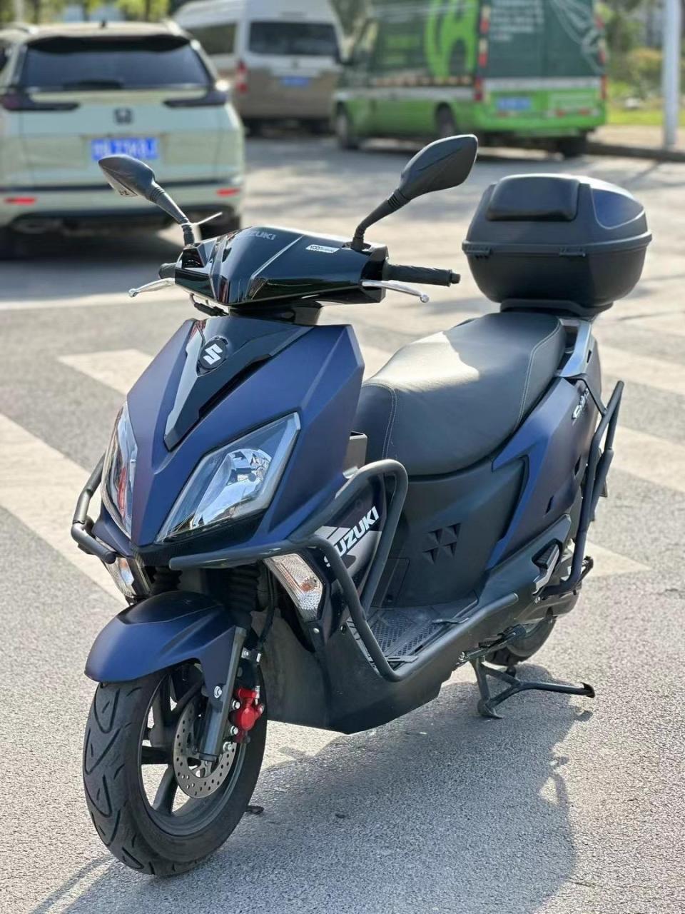 22年铃木uy125星空蓝