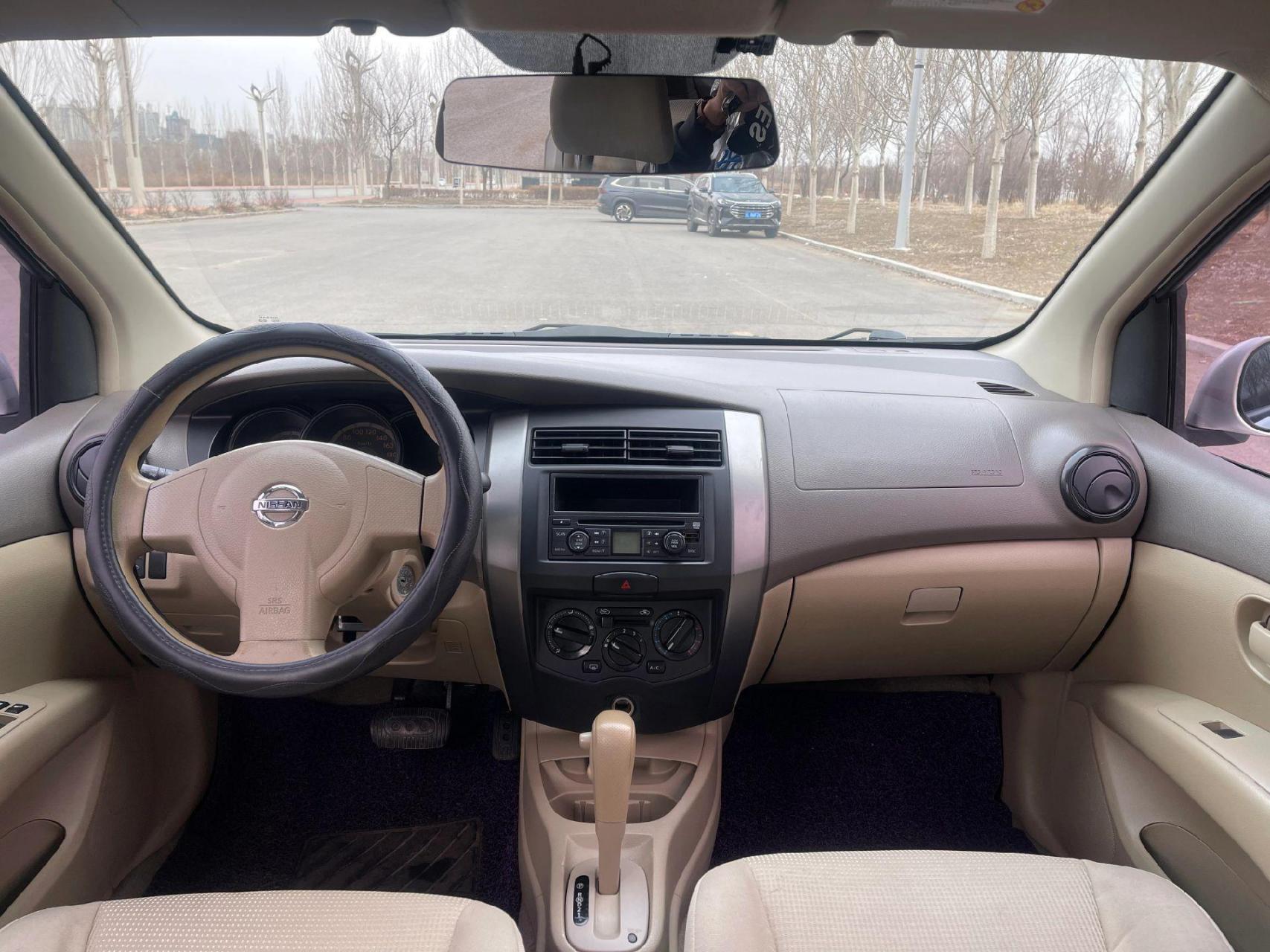 09年的尼桑骊威,自动挡小车,全车原版部分补漆.