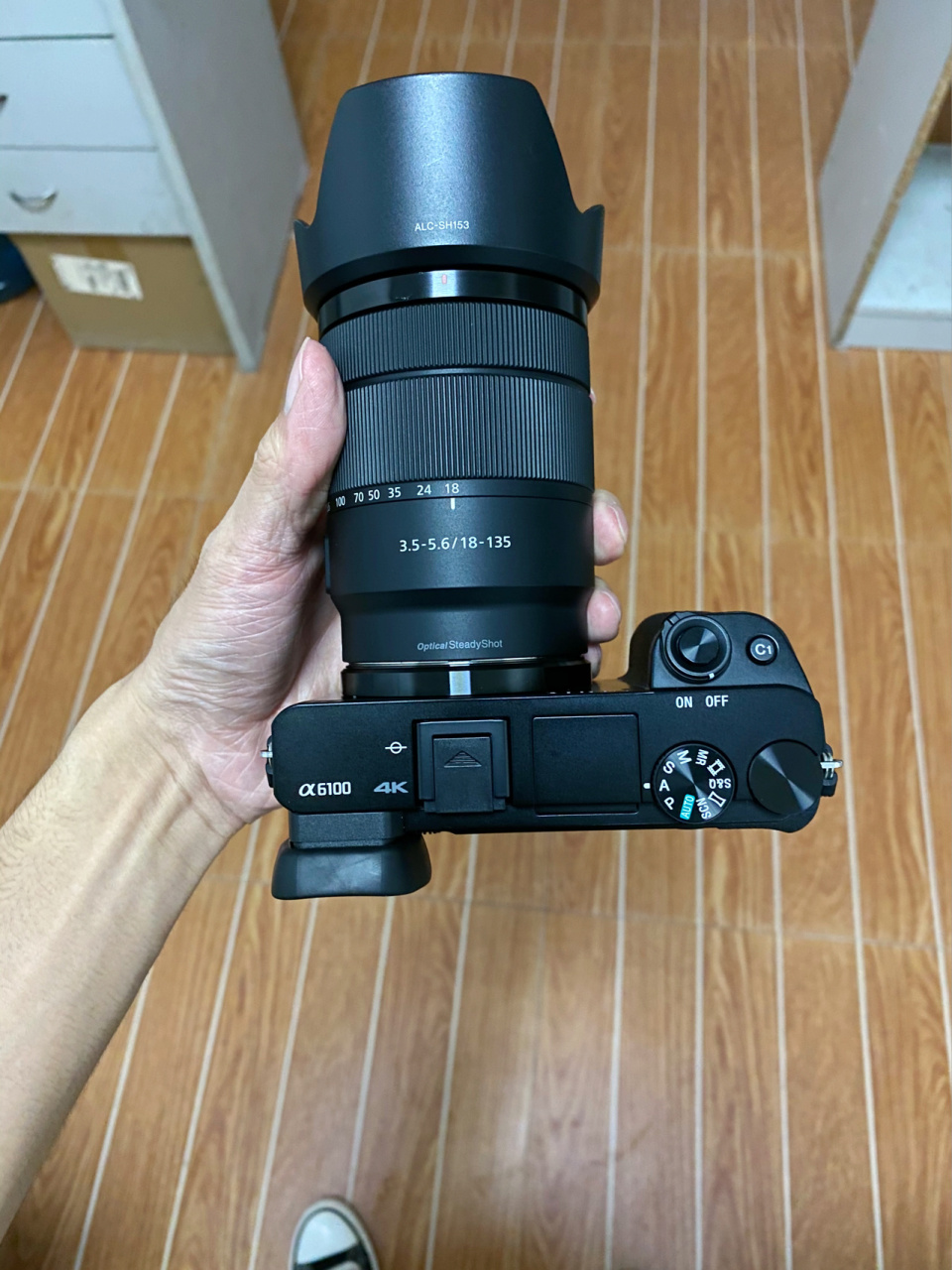 终于还是花了3600元买了索尼a6100微单相机 大家可以看置顶的笔记有全