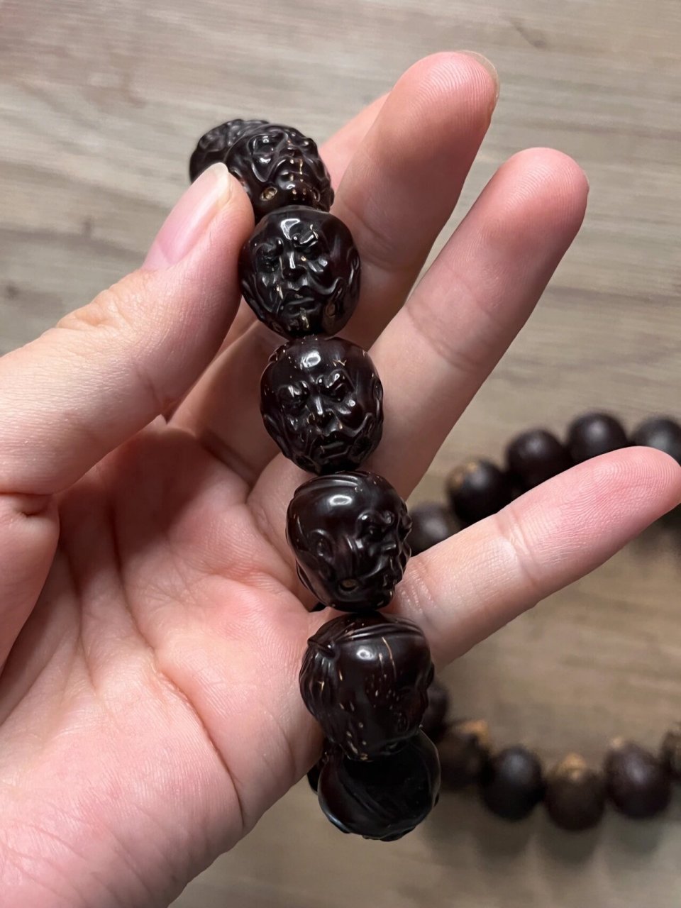 紫金鼠 前猫后属 紫金鼠菩提子:别称紫金鼠,招财鼠,发财鼠,金钱籽,三