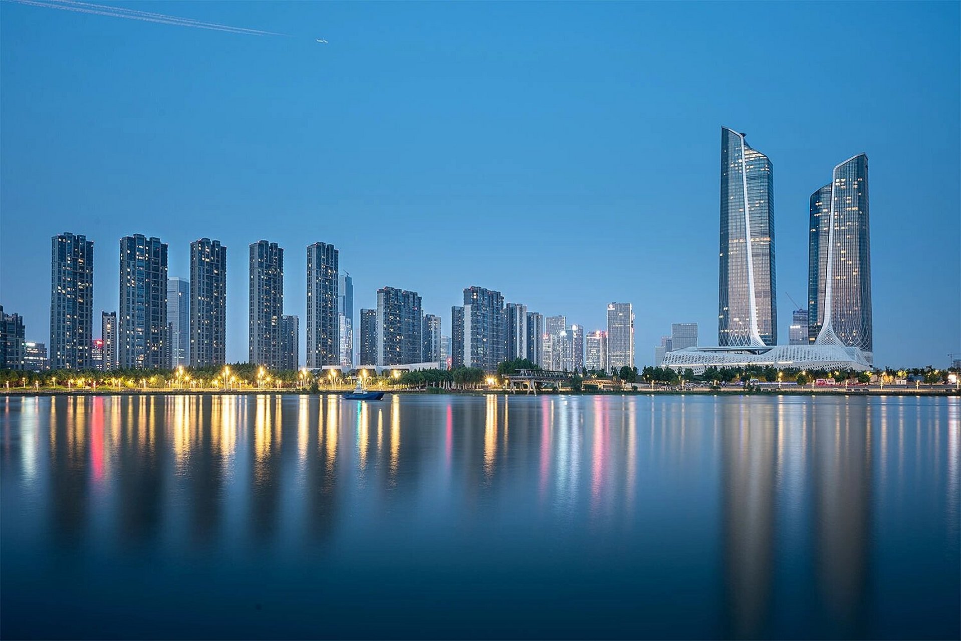 南京河西-南京眼&青奥双子塔 南京河西的两个地标性建筑 	  南京双子