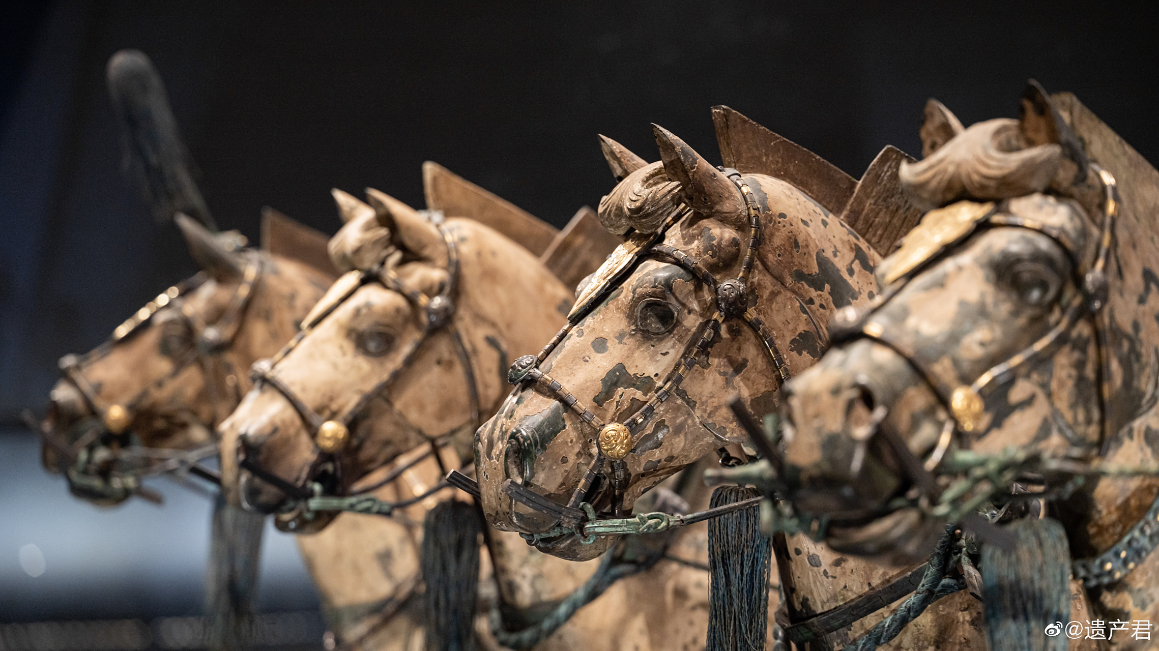 秦始皇陵青铜安车的细节,还保存有2200多年前的彩绘