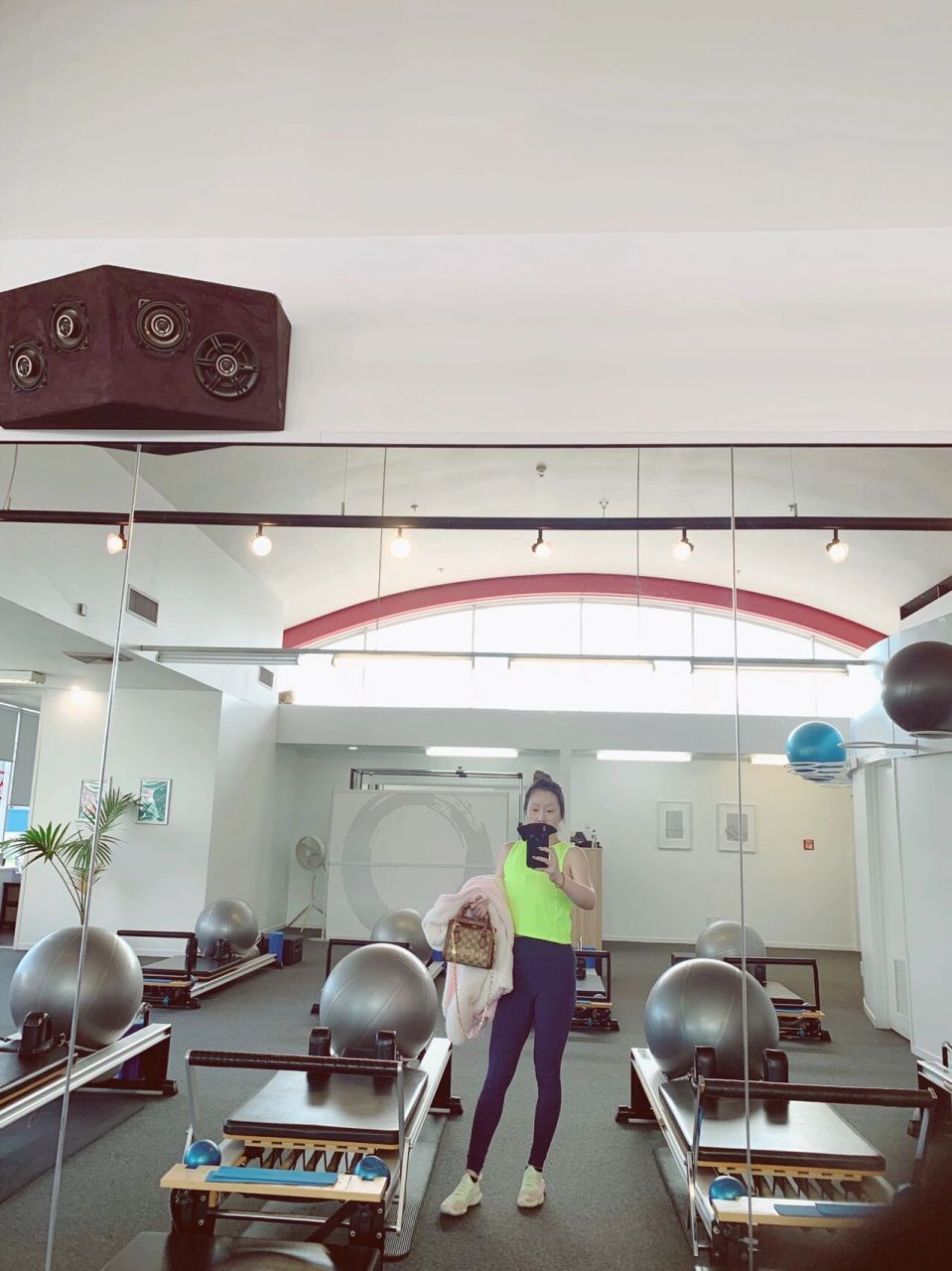 receptionist叫我进去的时候戴上帽子给教练看逗她一下.