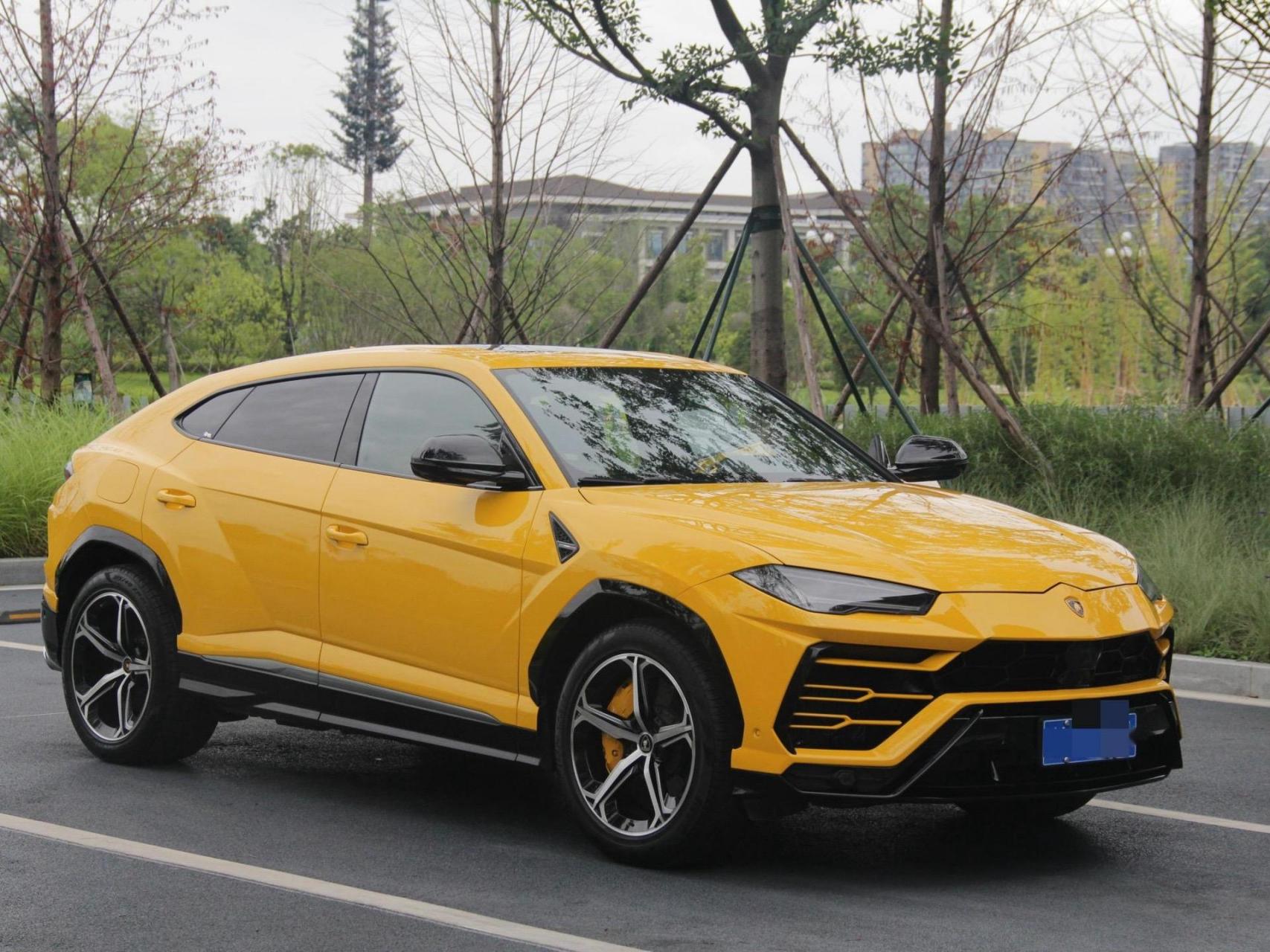 兰博基尼urus,urus也叫野牛,俗称地表战斗机suv,650匹马力的v8发动机