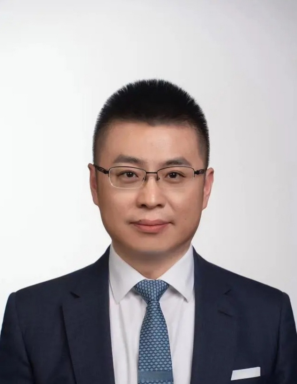 大众汽车有限公司宣布,即日起,李凤刚接替孙惠斌,担任