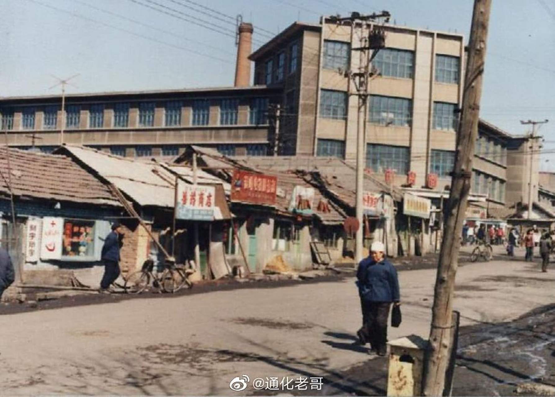 为什么那个年代的女的都戴个白帽子?(二道江老照片)