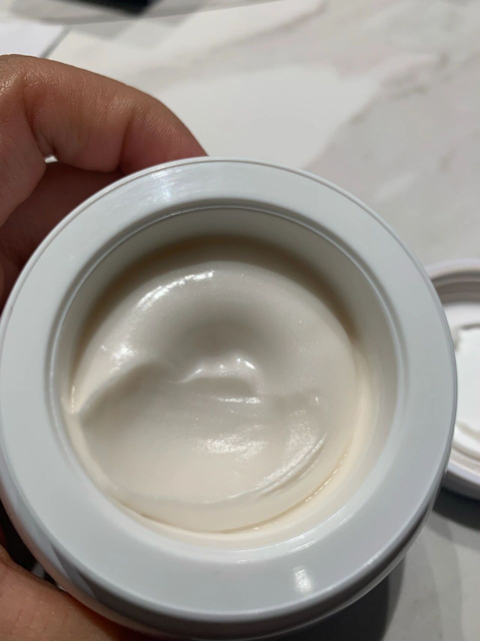 赫莲娜白绷带有宝子们会看真假吗 只在官方买过黑绷带,这只白绷带海淘