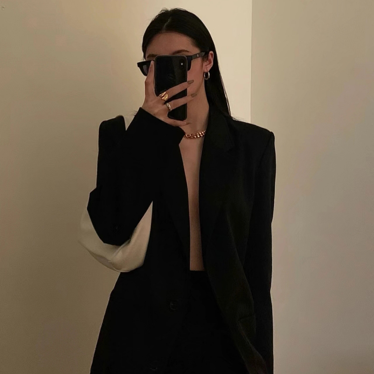 各位小伙伴们,今天我要来分享一波高冷头像女,御姐范,霸气十足的头像