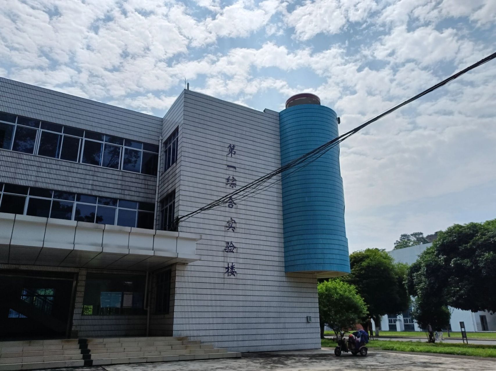 不想离开柳州校区 真的好喜欢柳州树多多的 来宾好少树