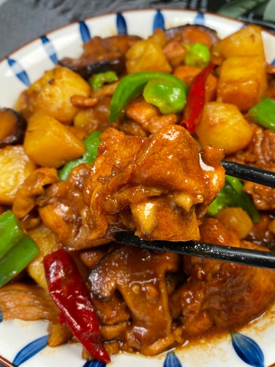 红烧鸡块炖土豆 巨好吃的红烧鸡块炖土豆,汤汁拌饭都能吃两碗7015