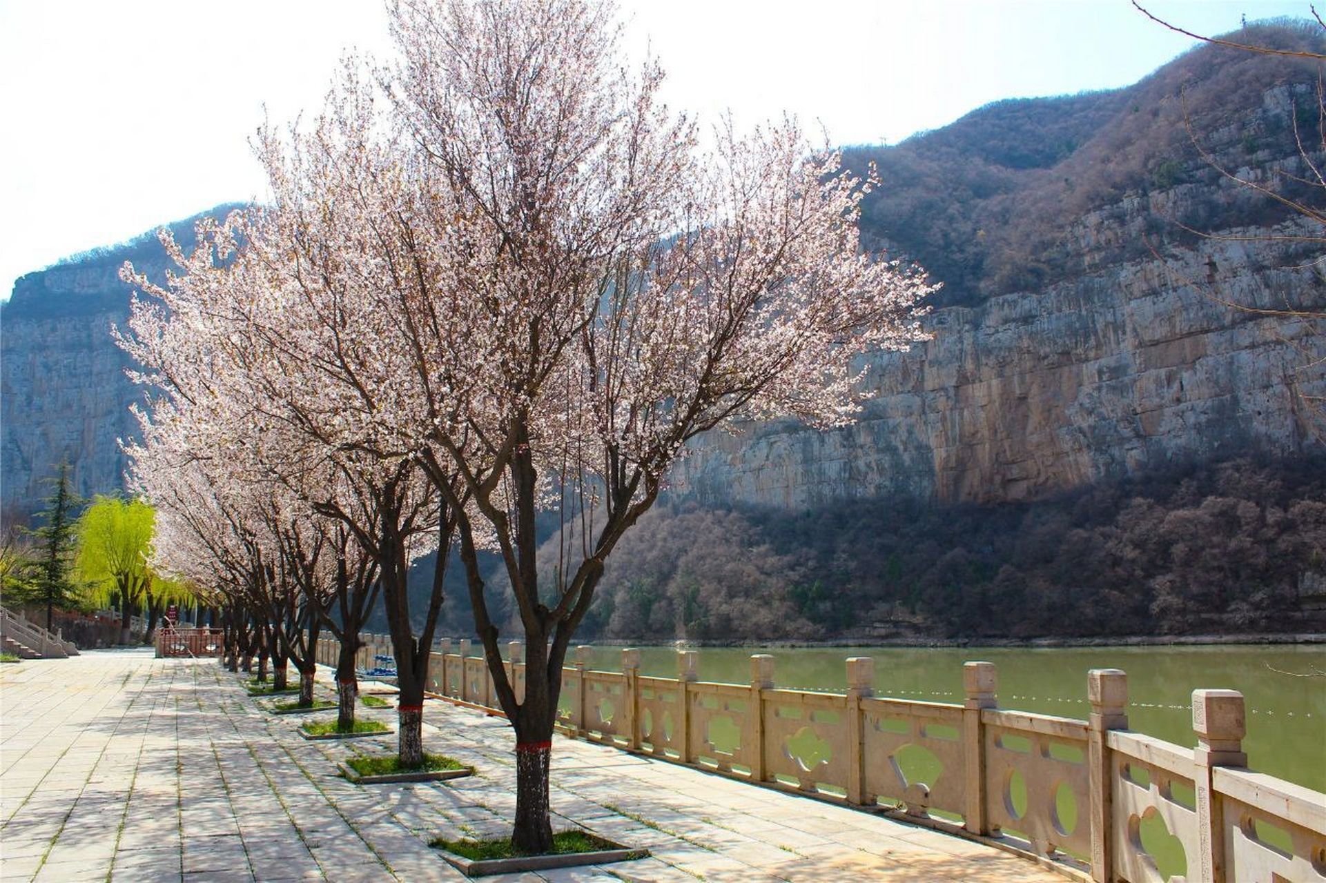 北方小桂林——九女仙湖 九女仙湖,位于山西省晋城市 阳城与李寨境内