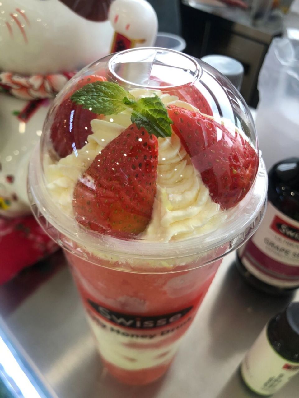 北京首家swisse奶茶店|喝一杯等于敷面膜啦 在华贸看到swisse联名奶茶