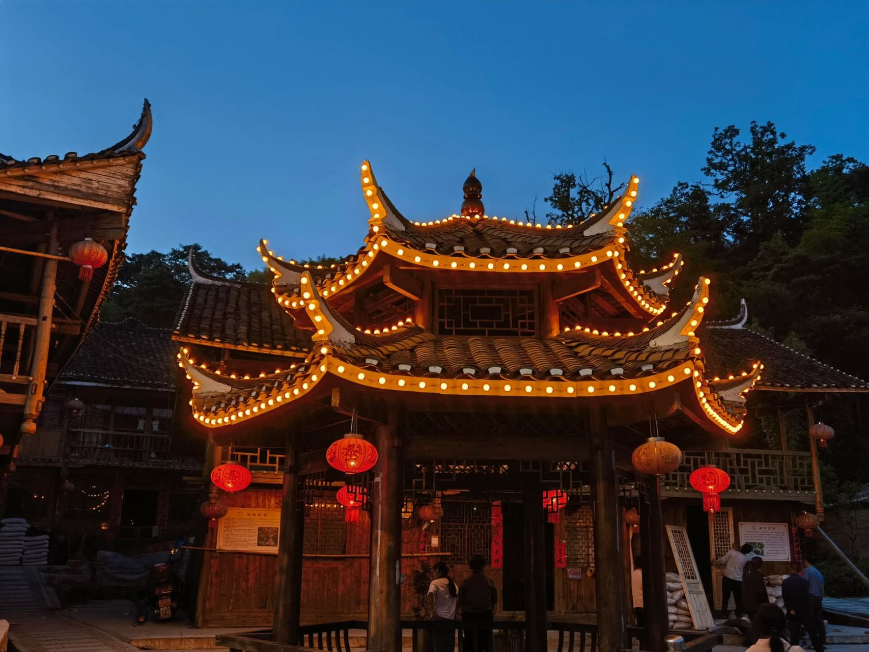 99花瑶古寨 这是一个居住在半山腰的古寨子 有着天然空调的避暑胜地