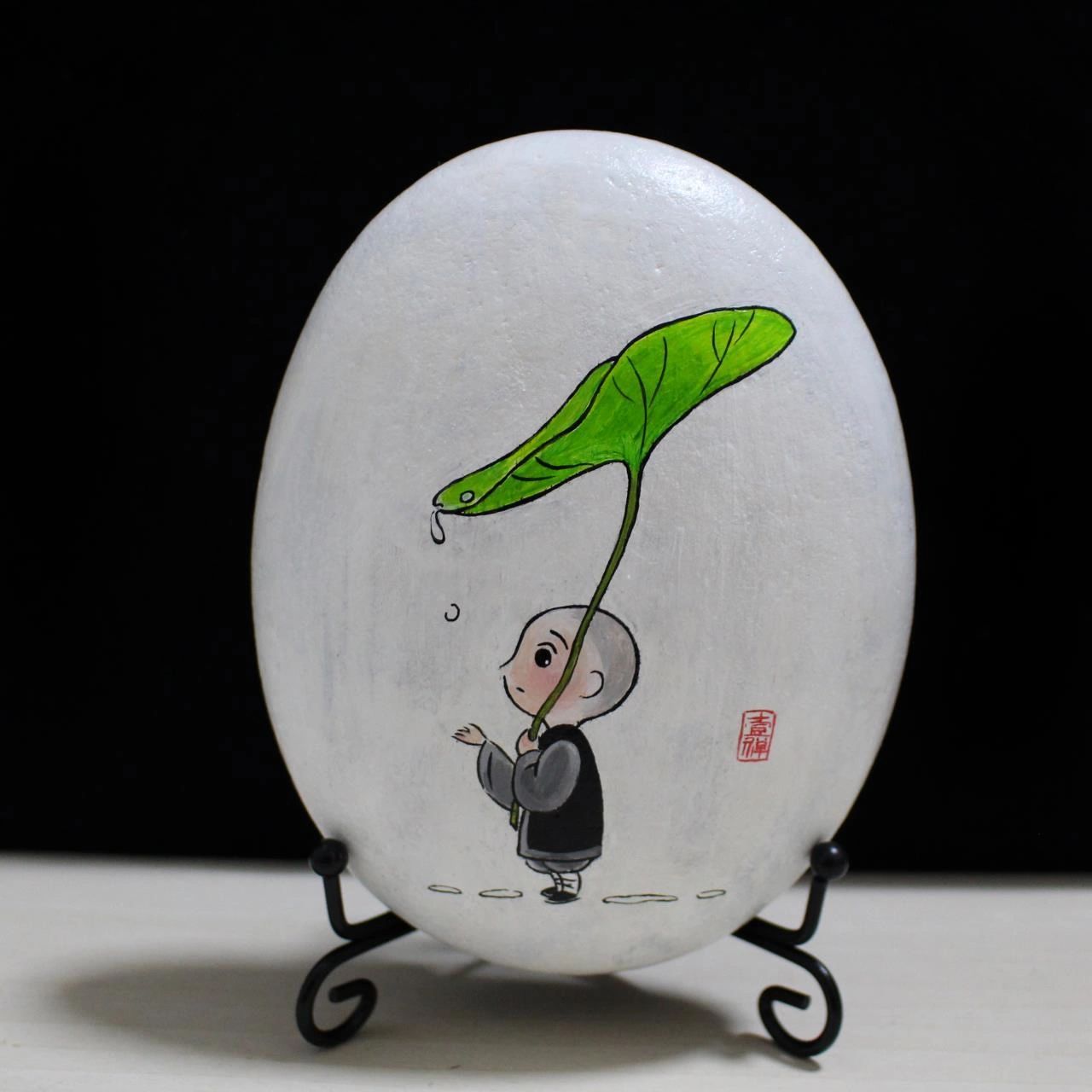 手绘禅意意境石头画动画人物一禅小和尚 画了一个一禅小和尚的石头画