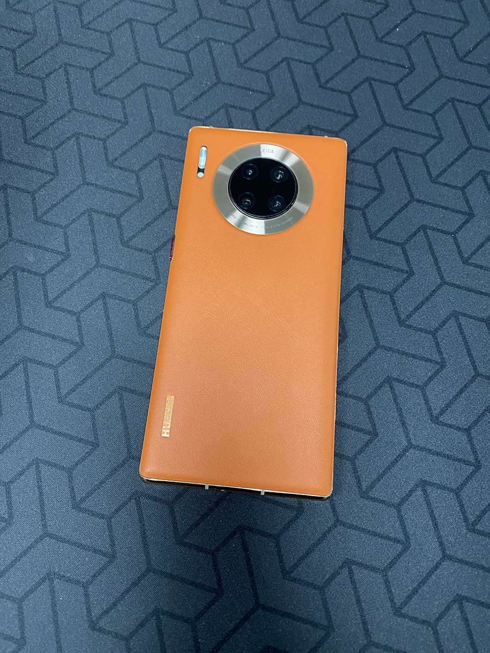 华为最好看的颜色mate30pro丹霞橙 我说丹霞橙是华为最好看的手机配色